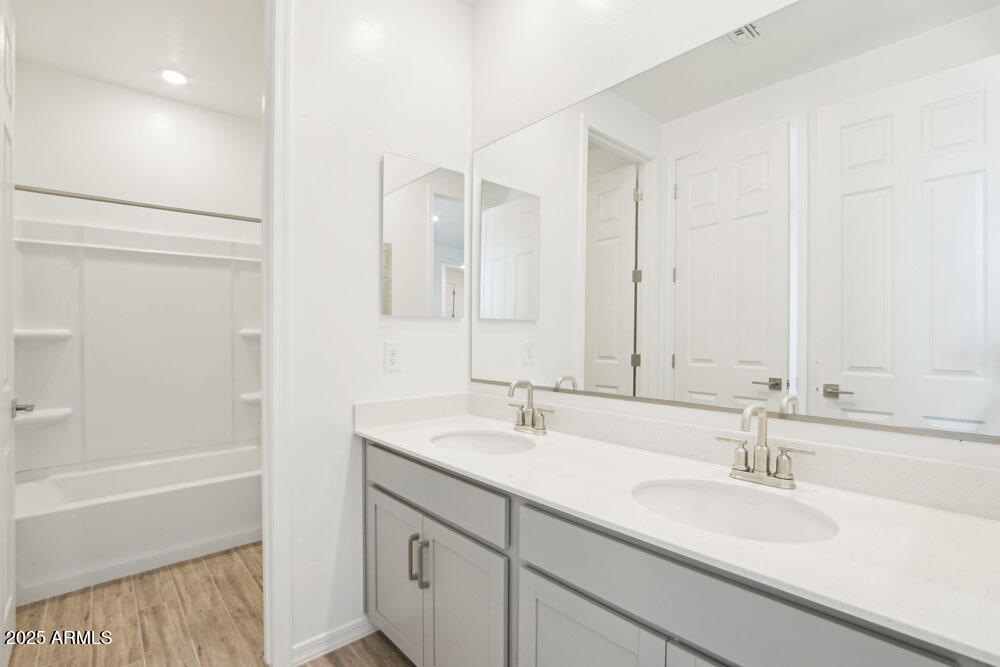 2707 E ABE TRUCKLE Avenue