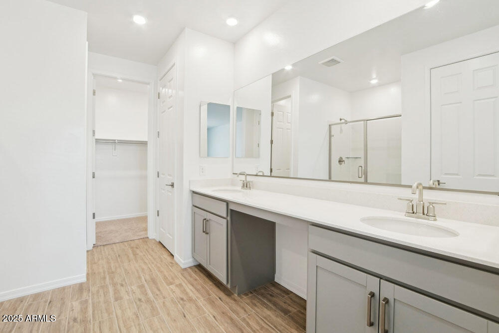 2707 E ABE TRUCKLE Avenue