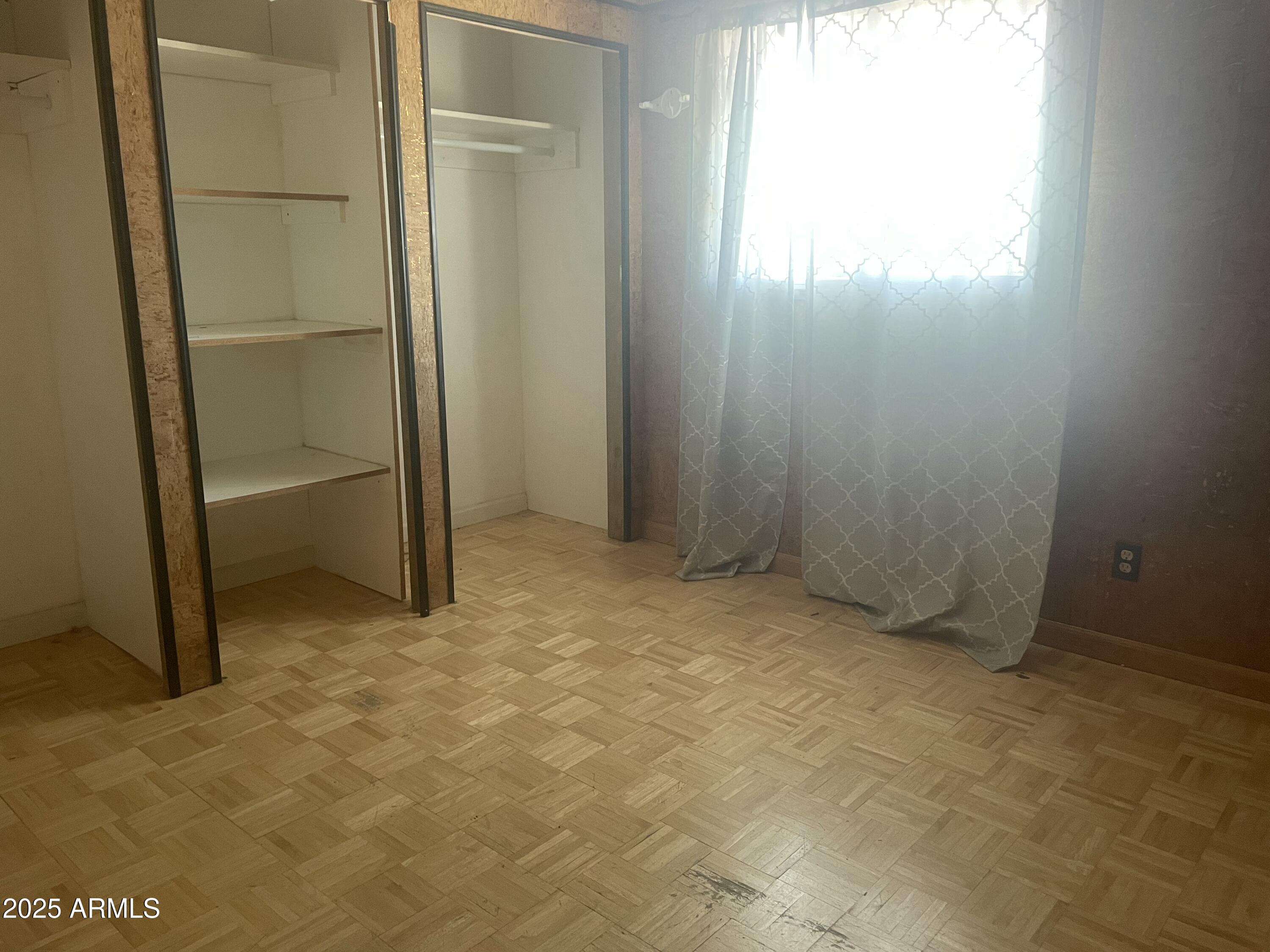 1552 W CAMPBELL Avenue