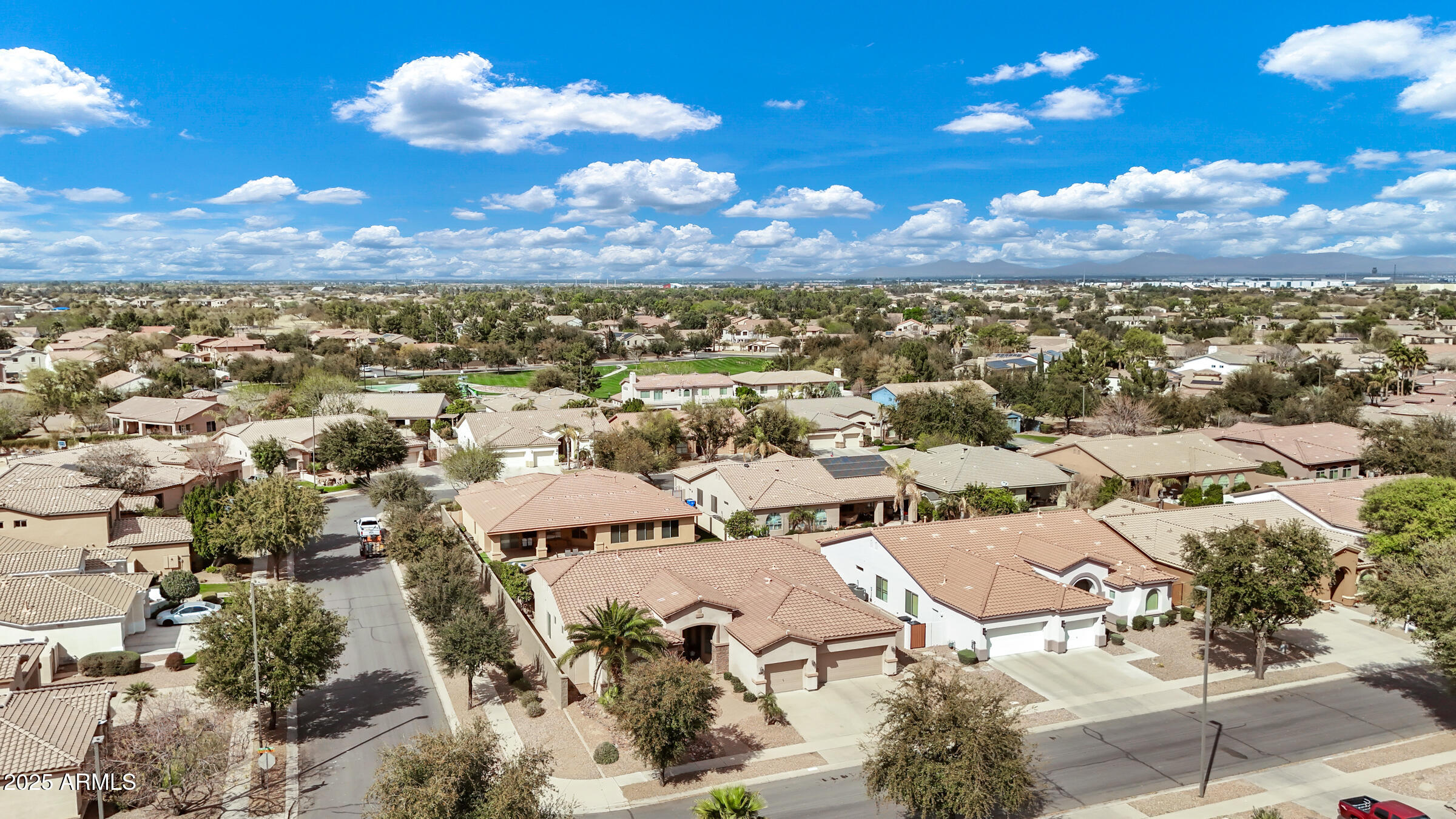 4618 E CARRIAGE Court