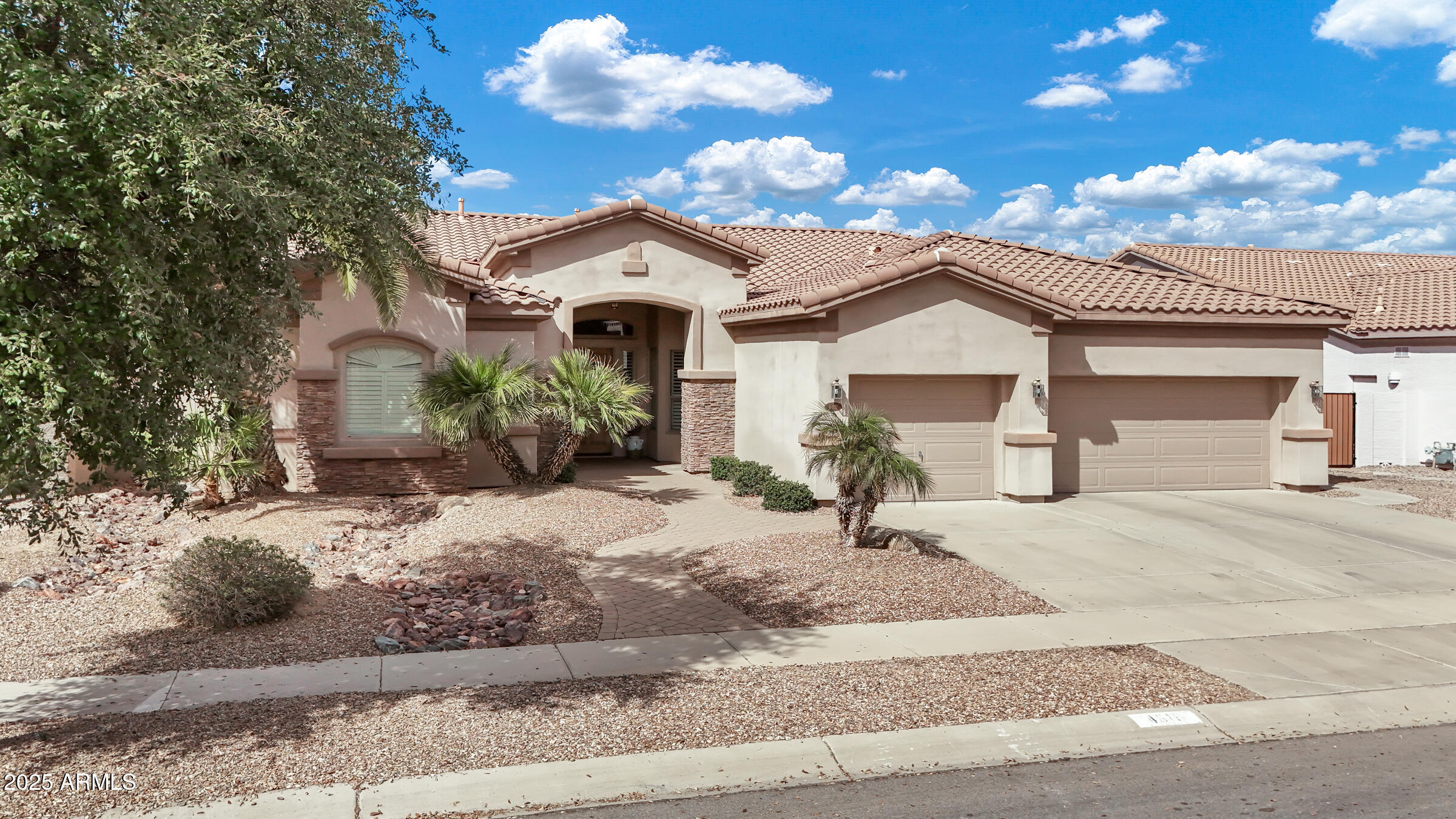 4618 E CARRIAGE Court