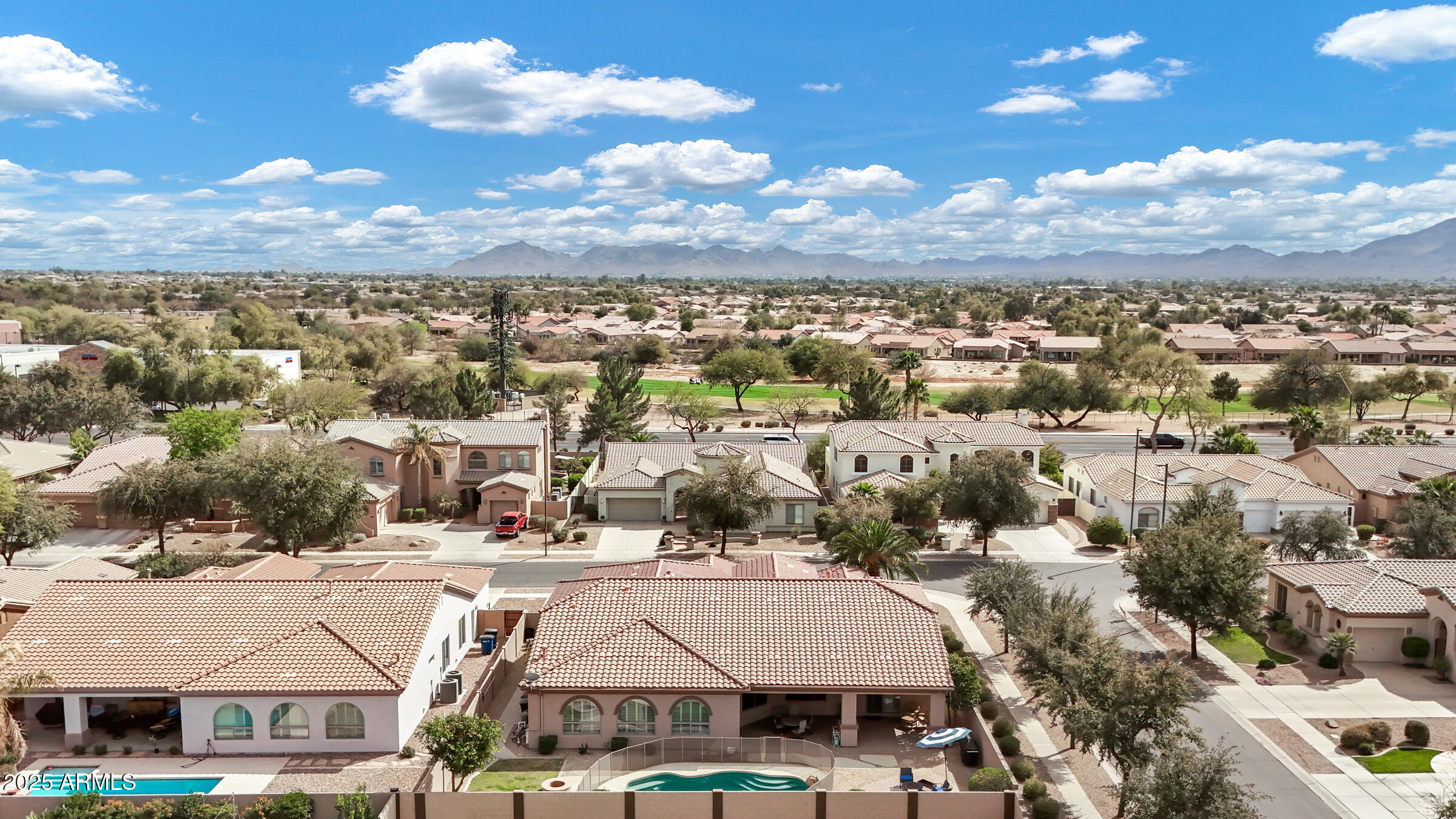 4618 E CARRIAGE Court