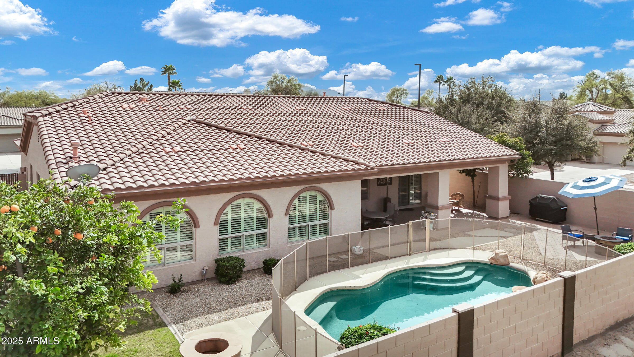 4618 E CARRIAGE Court