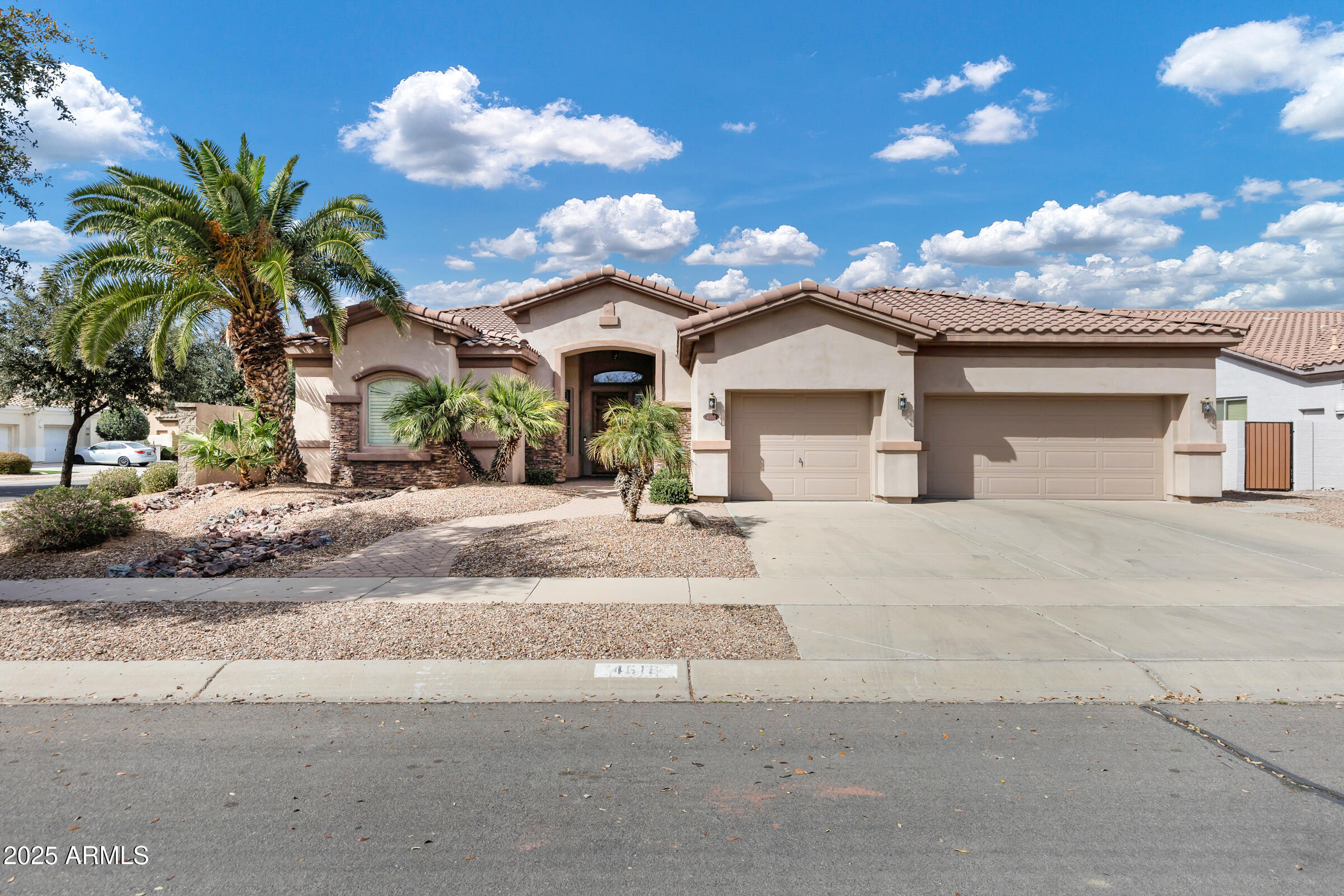 4618 E CARRIAGE Court