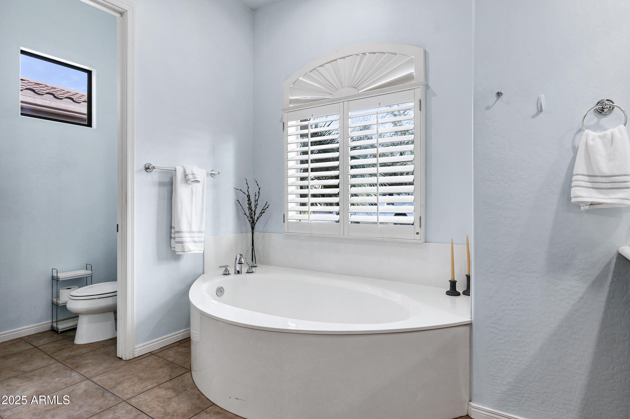 4618 E CARRIAGE Court