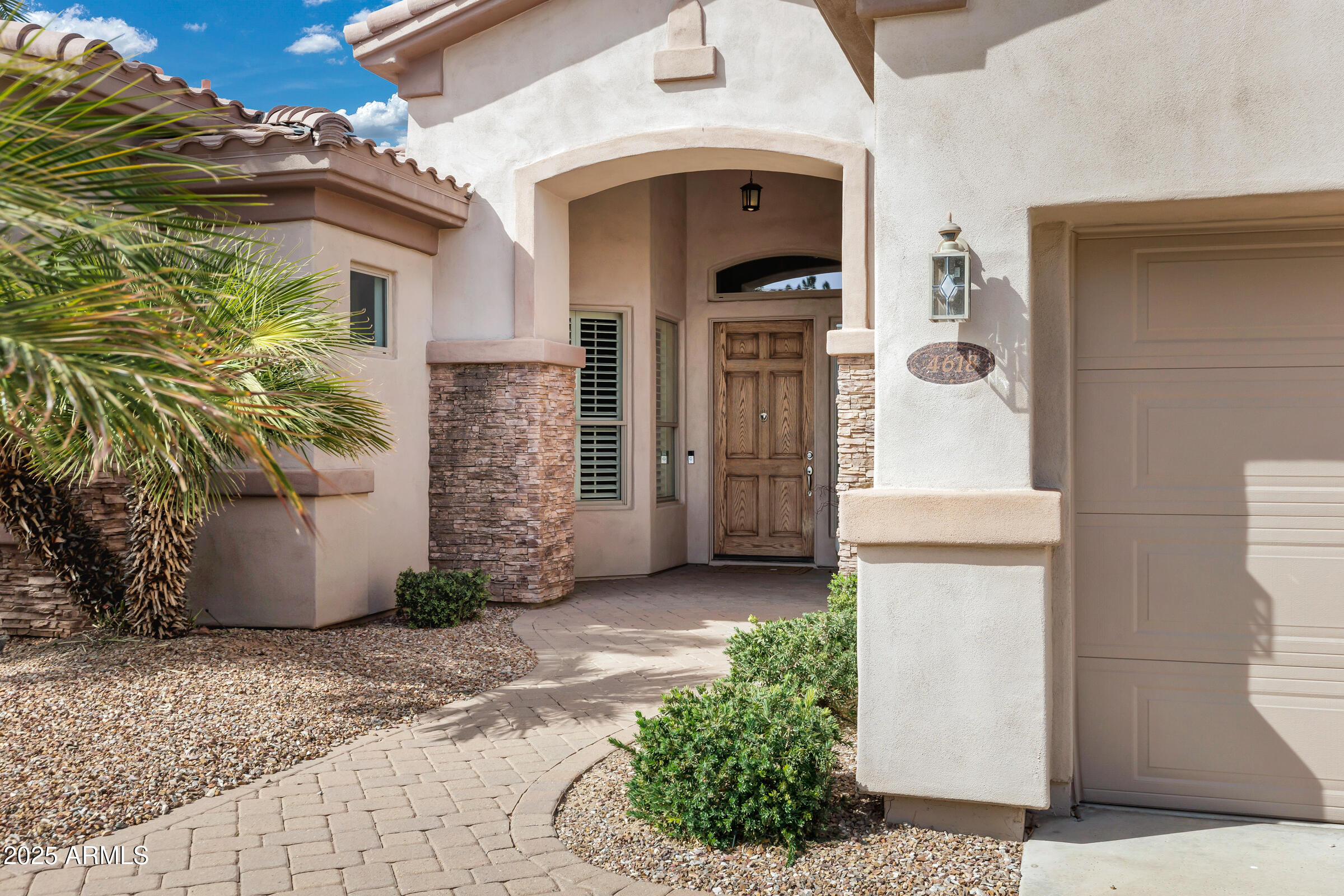 4618 E CARRIAGE Court