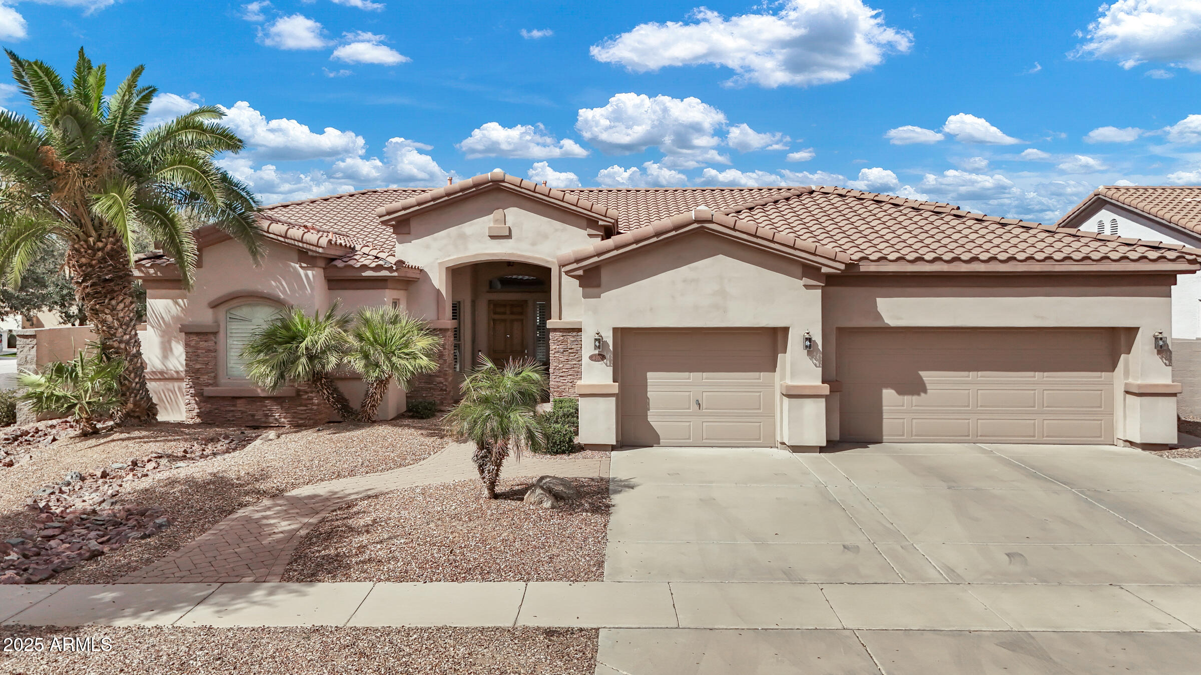 4618 E CARRIAGE Court