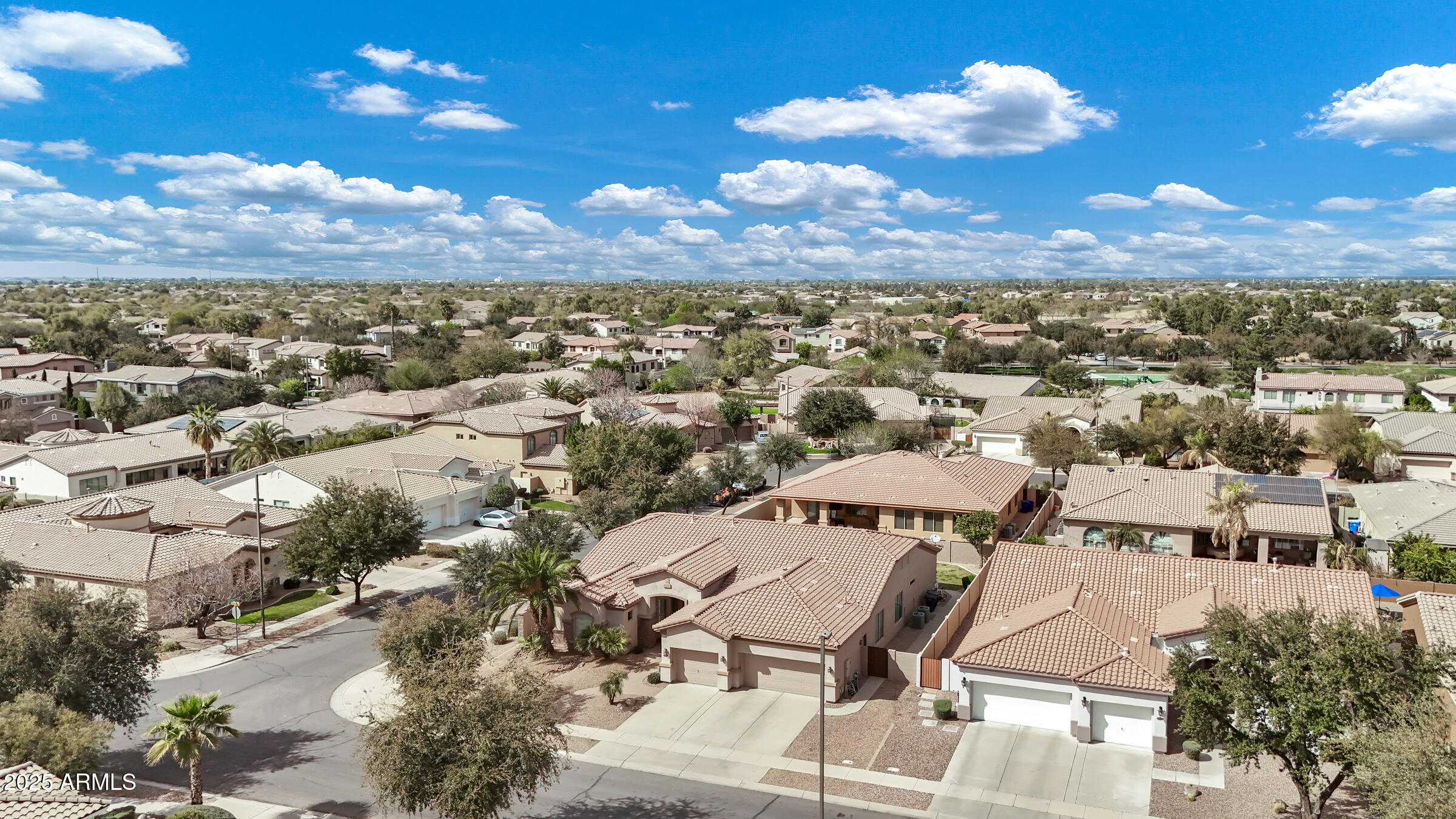 4618 E CARRIAGE Court