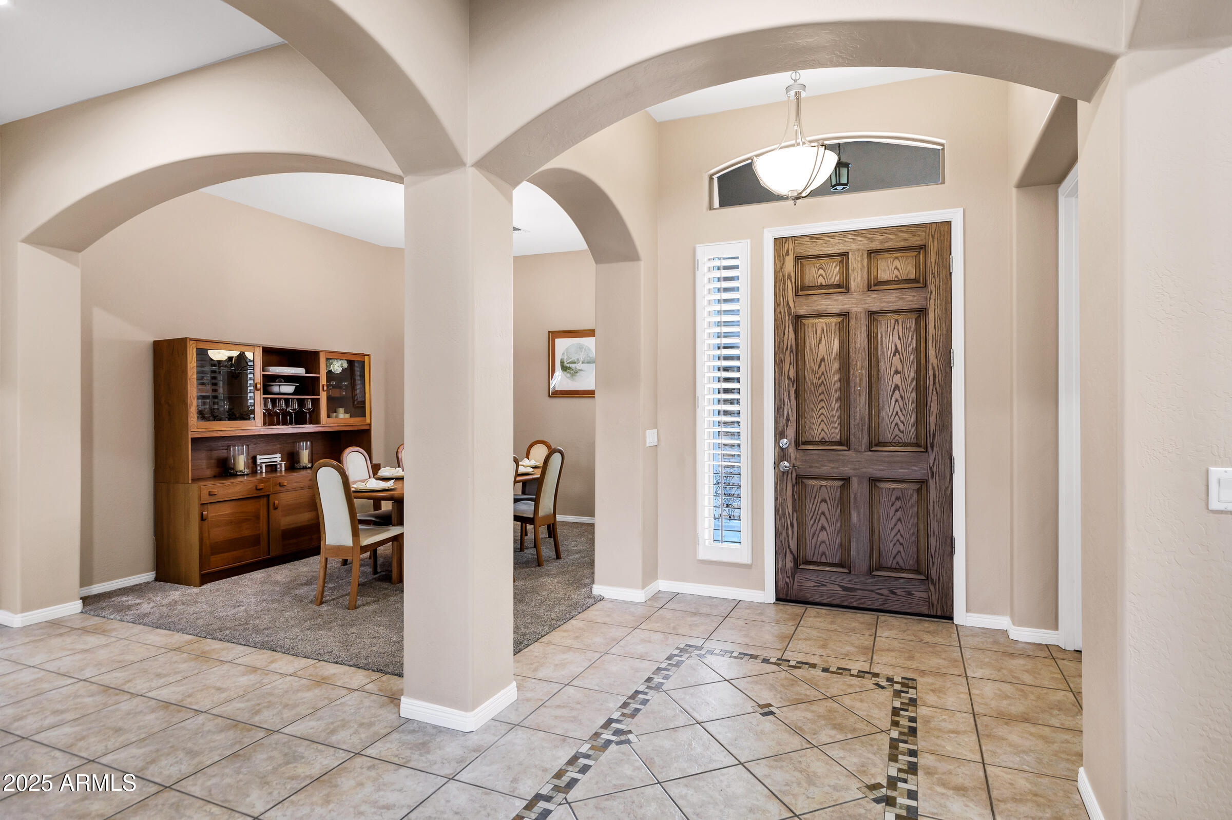 4618 E CARRIAGE Court