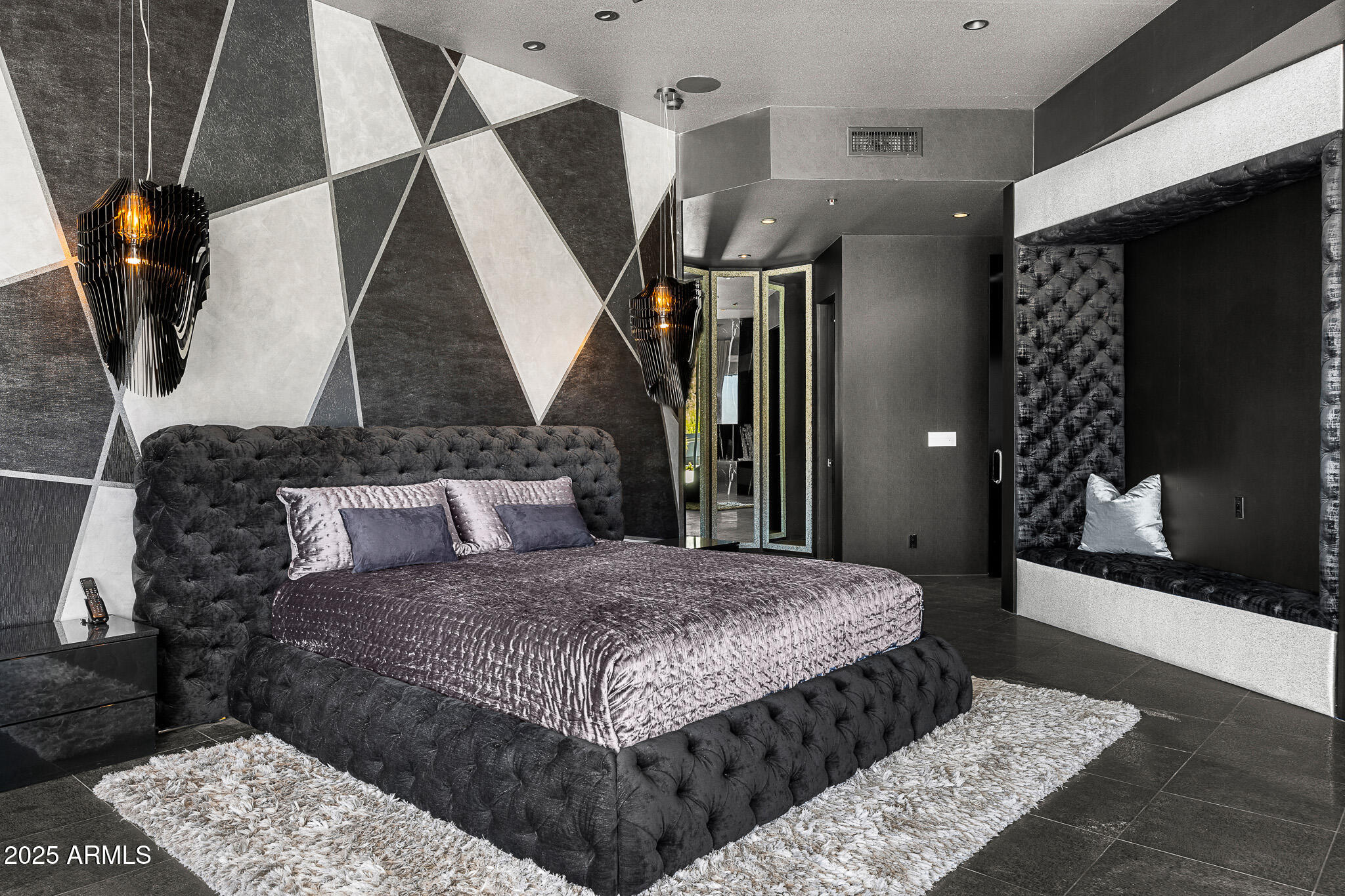 10324 E CALLE DE LAS BRISAS --