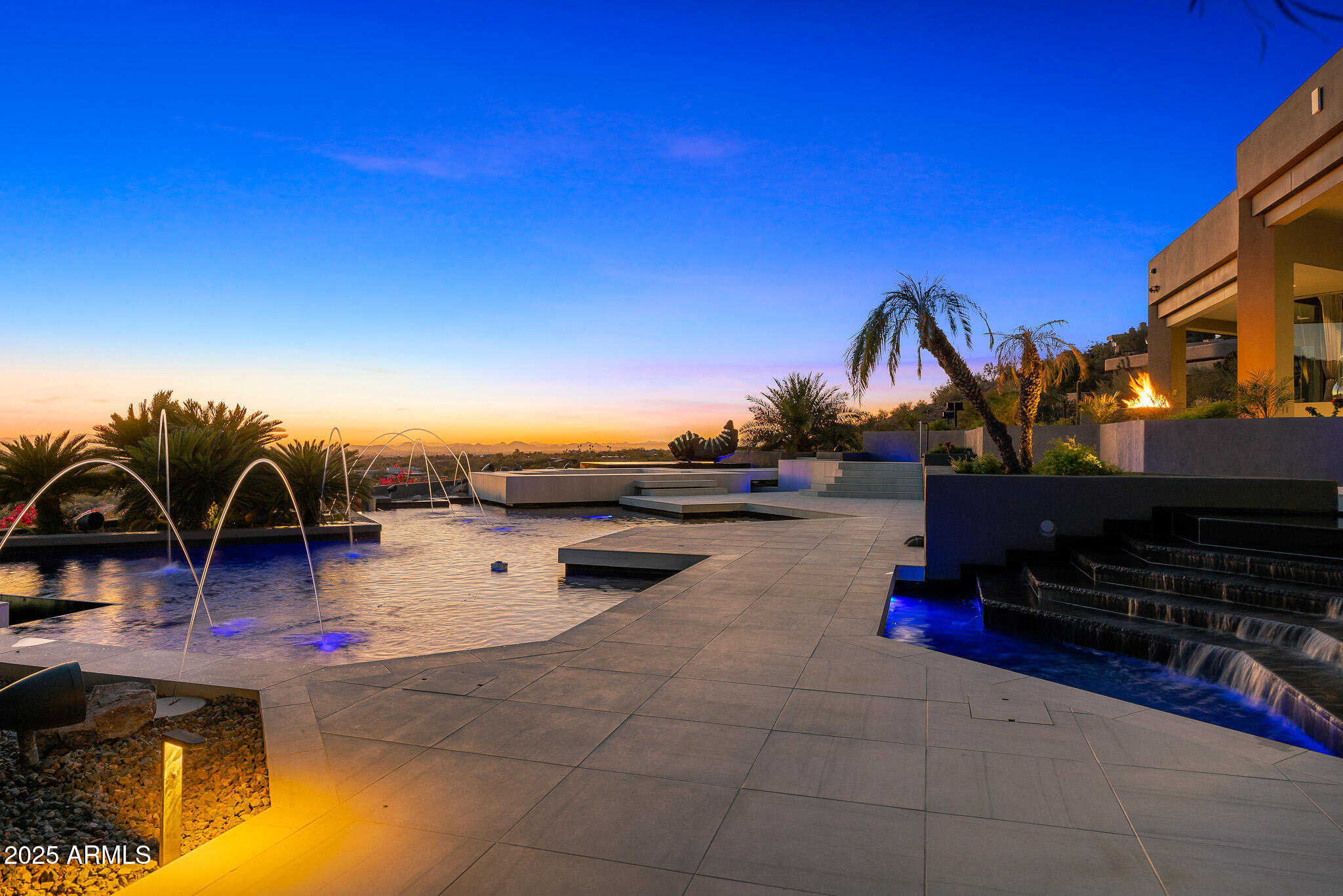 10324 E CALLE DE LAS BRISAS --