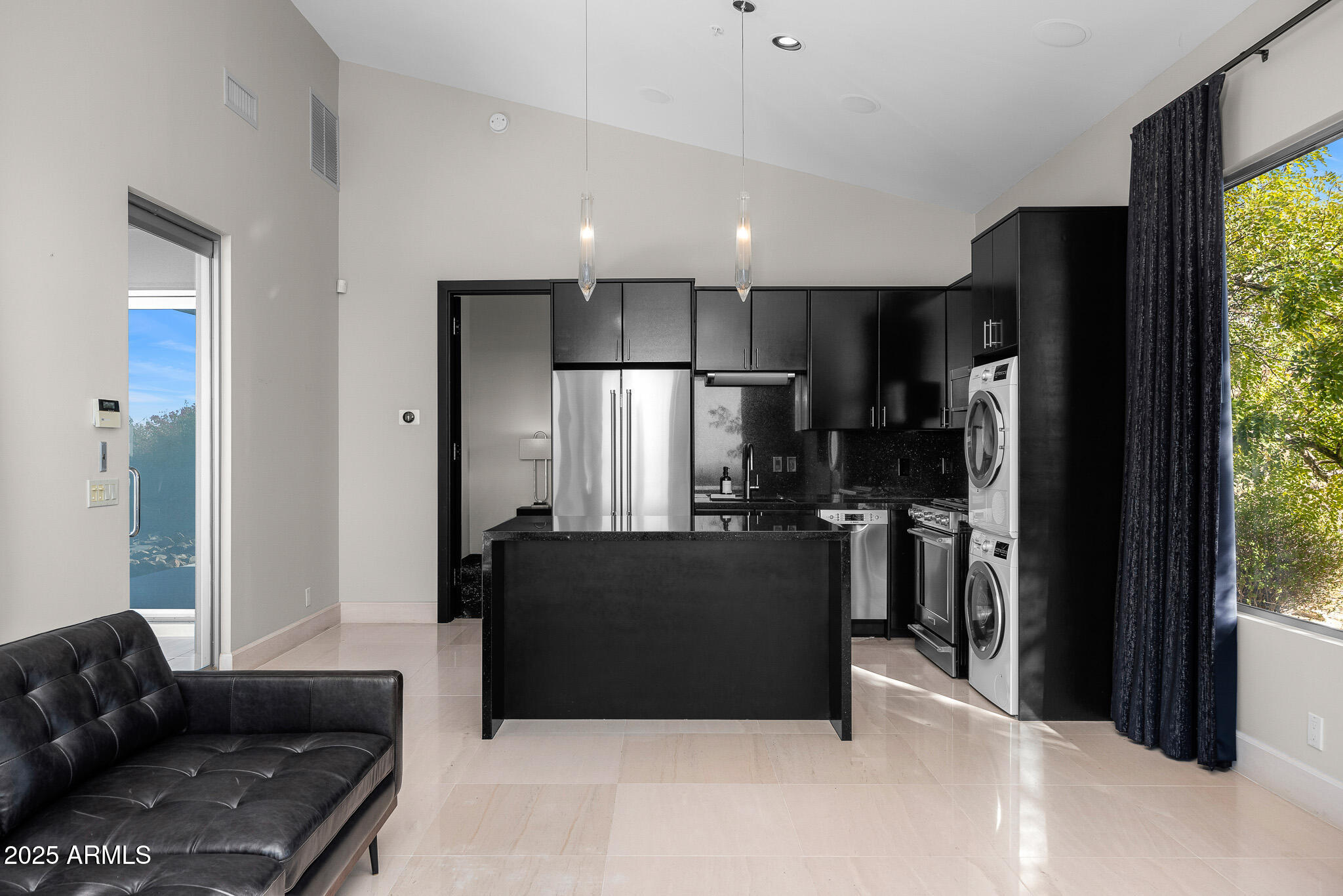 10324 E CALLE DE LAS BRISAS --