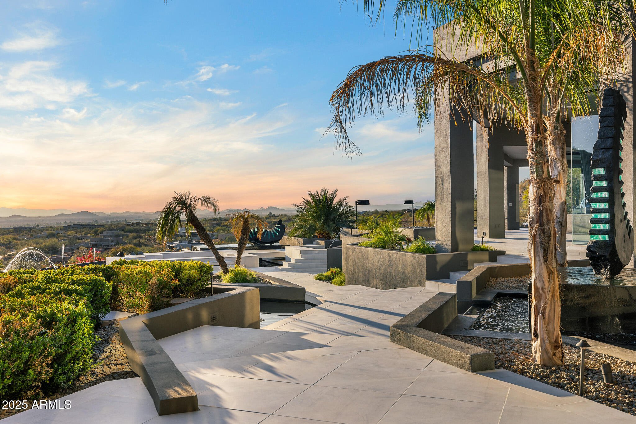 10324 E CALLE DE LAS BRISAS --