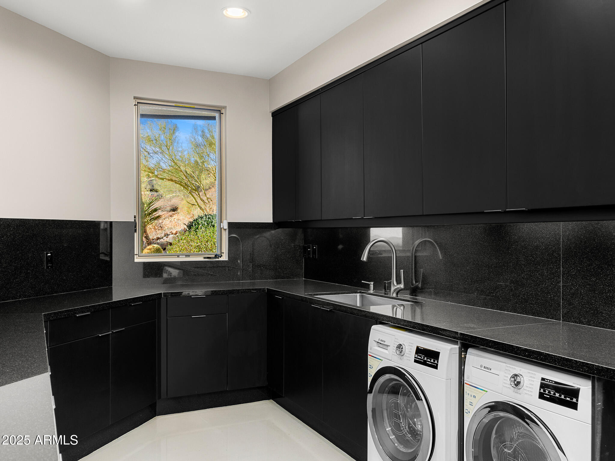 10324 E CALLE DE LAS BRISAS --