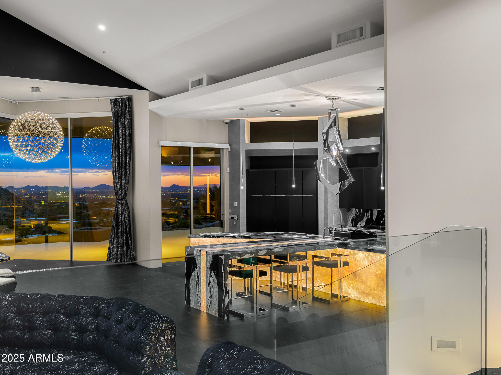 10324 E CALLE DE LAS BRISAS --