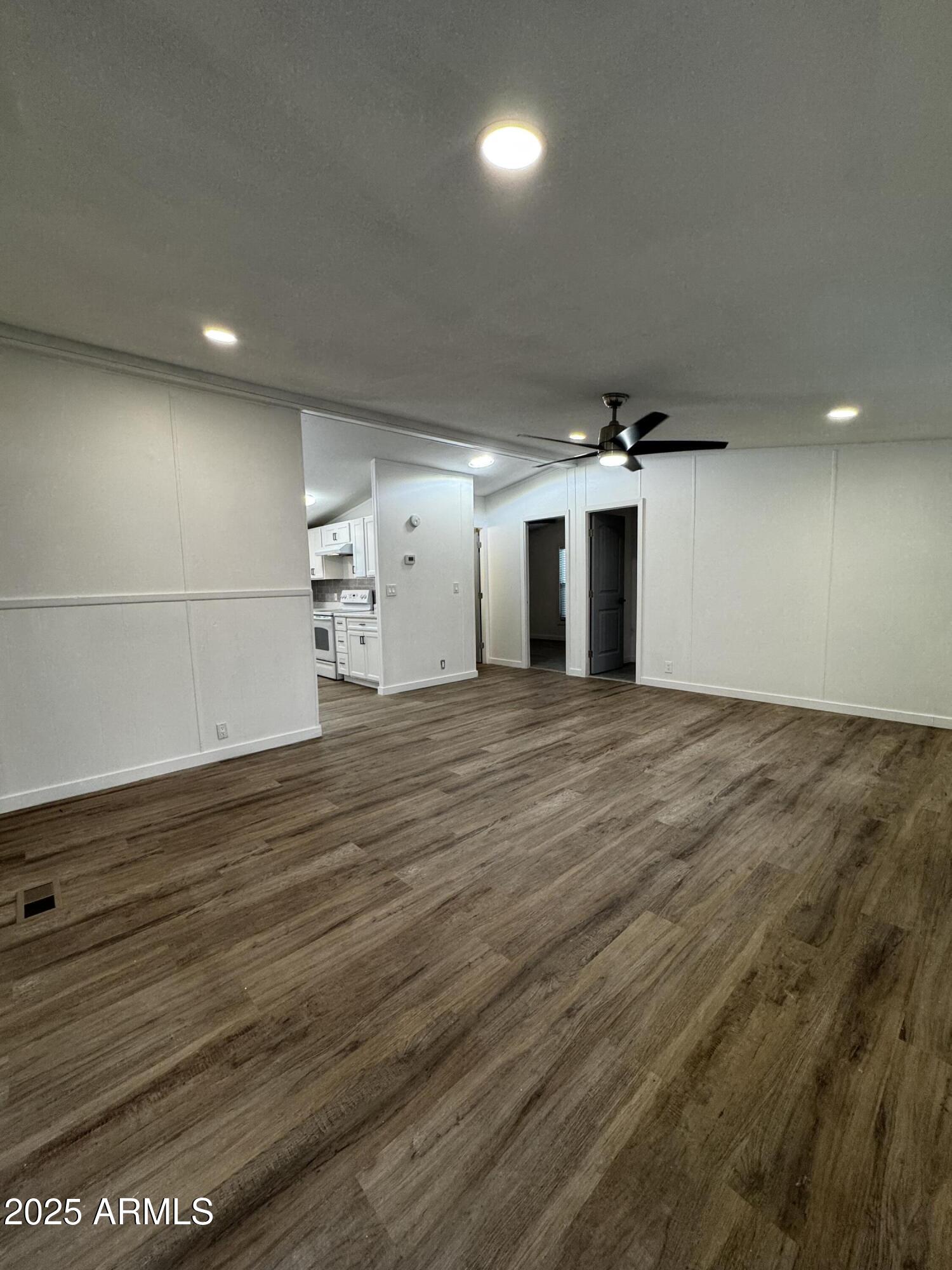 2034 E CHARLESTON Avenue