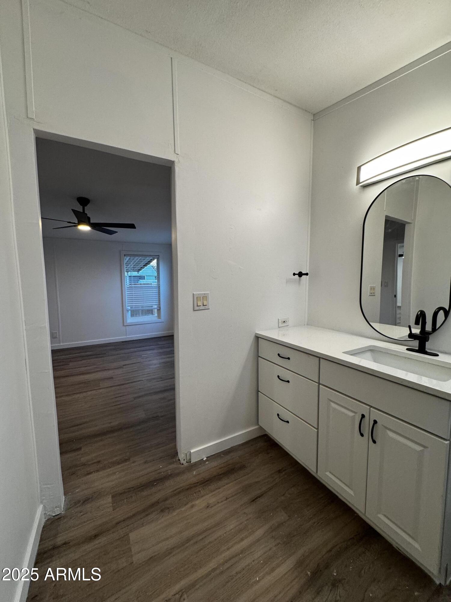 2034 E CHARLESTON Avenue