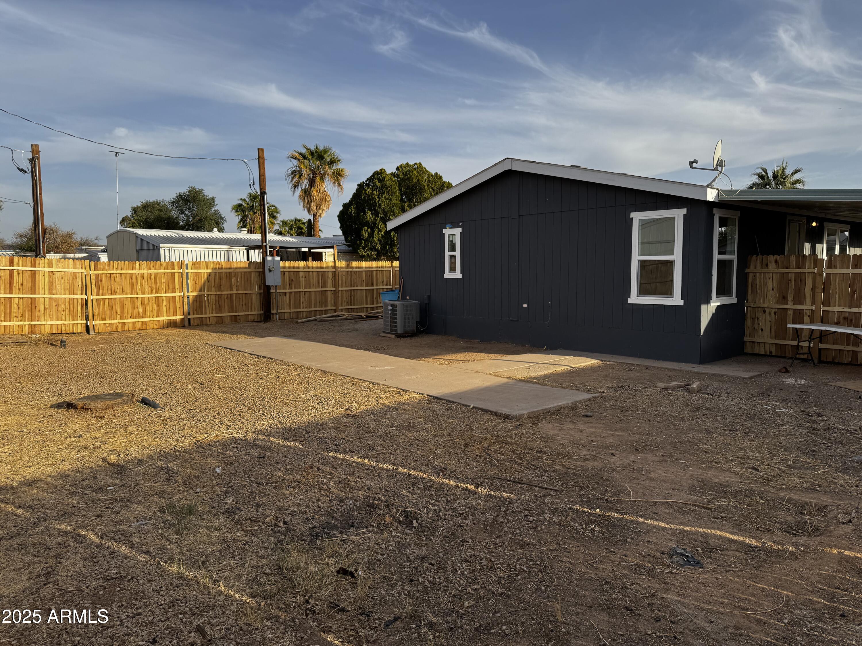 2034 E CHARLESTON Avenue