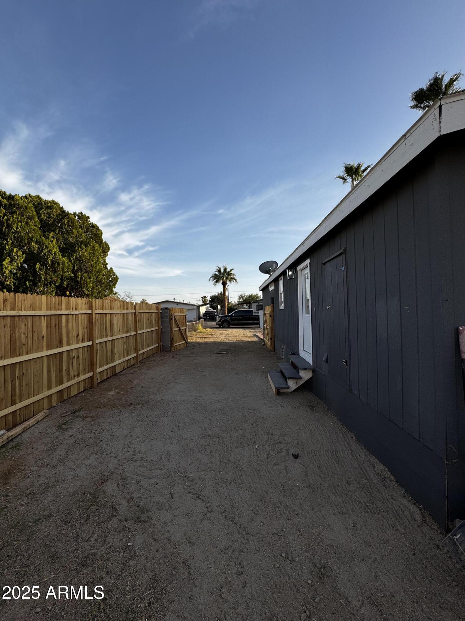 2034 E CHARLESTON Avenue