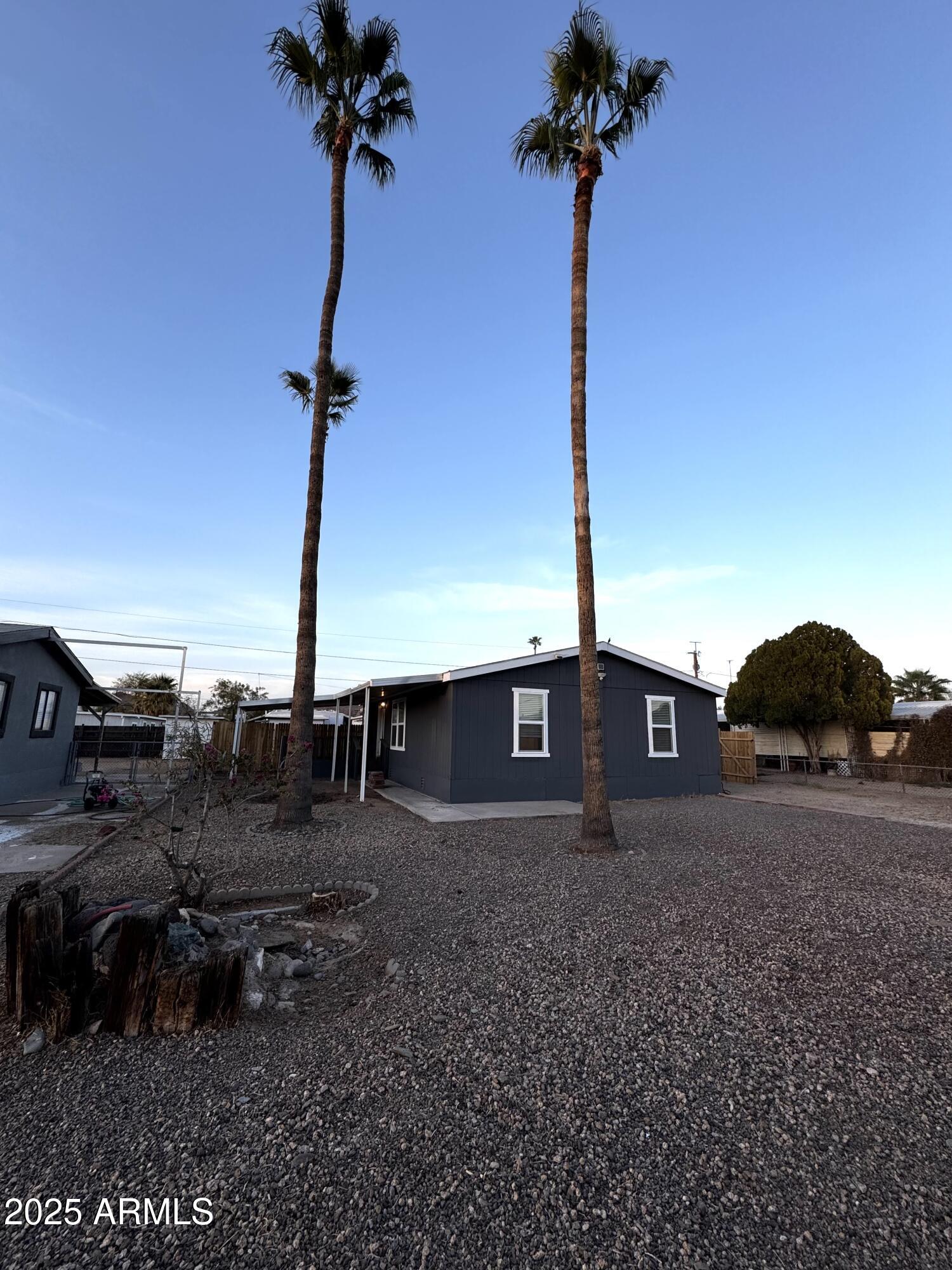 2034 E CHARLESTON Avenue