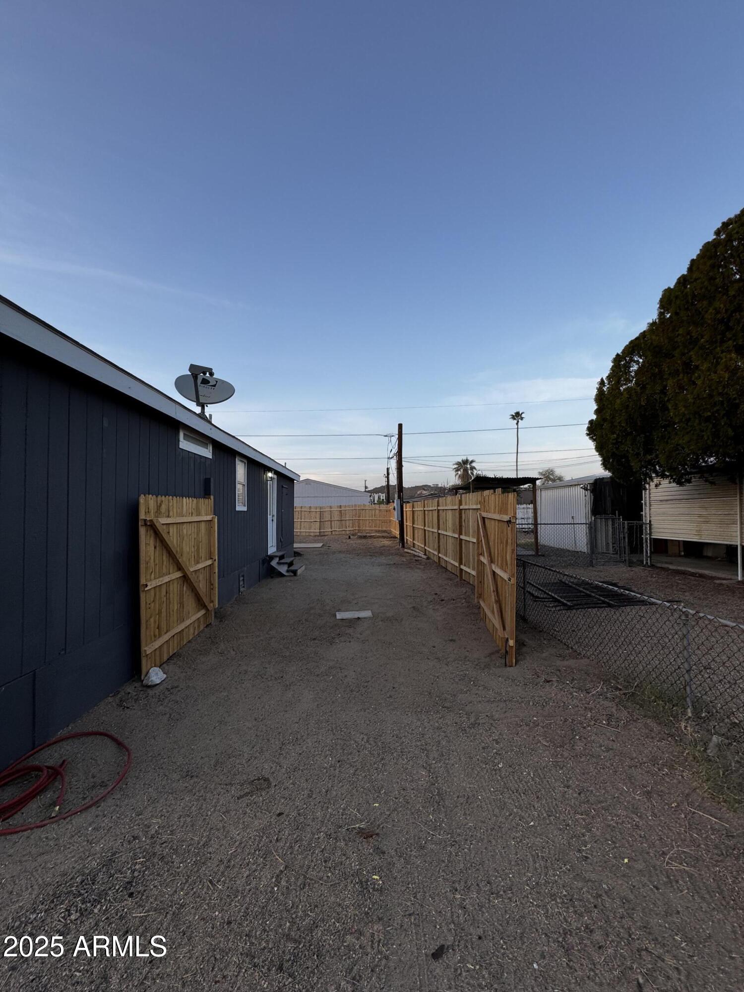 2034 E CHARLESTON Avenue