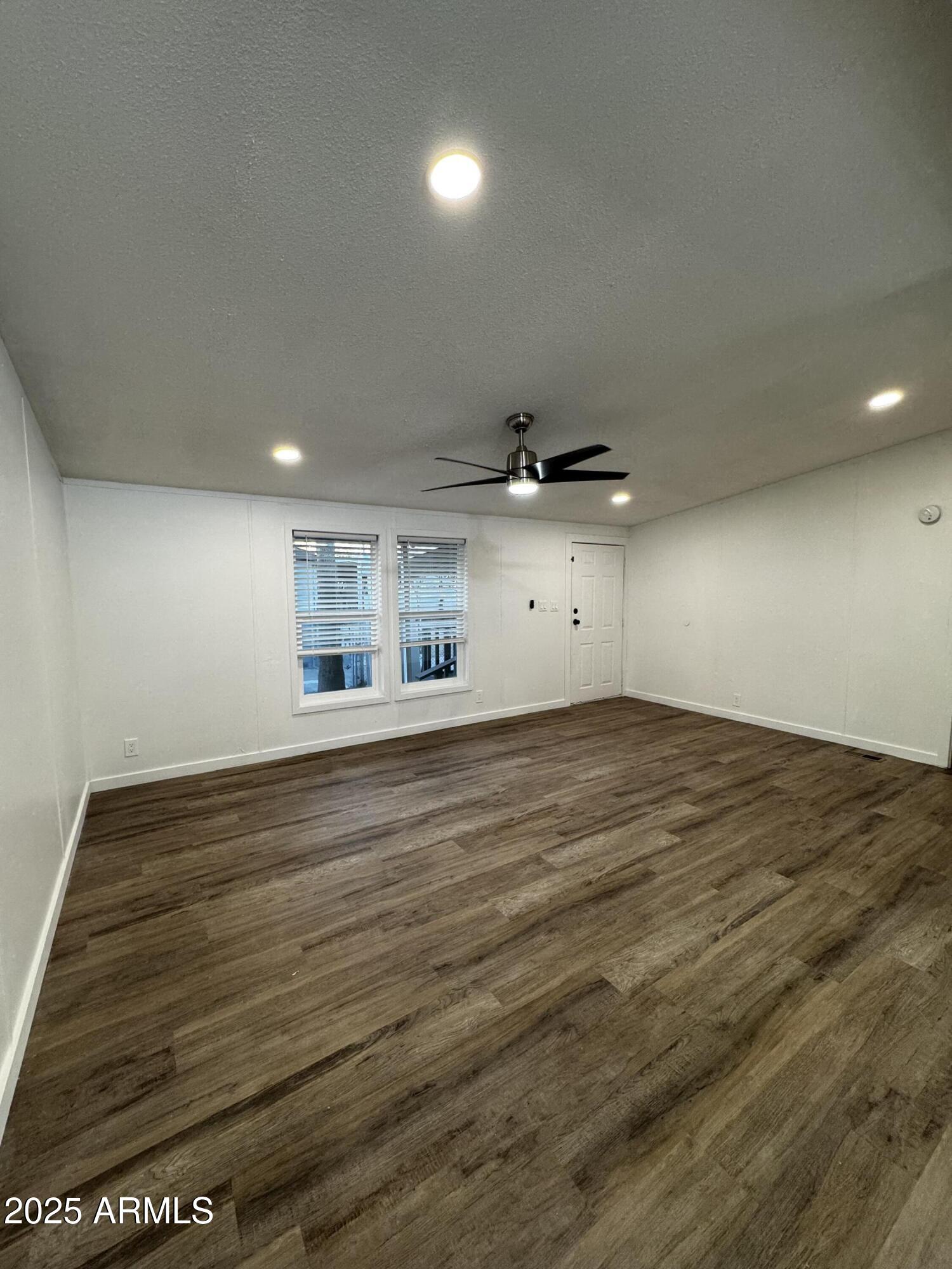 2034 E CHARLESTON Avenue