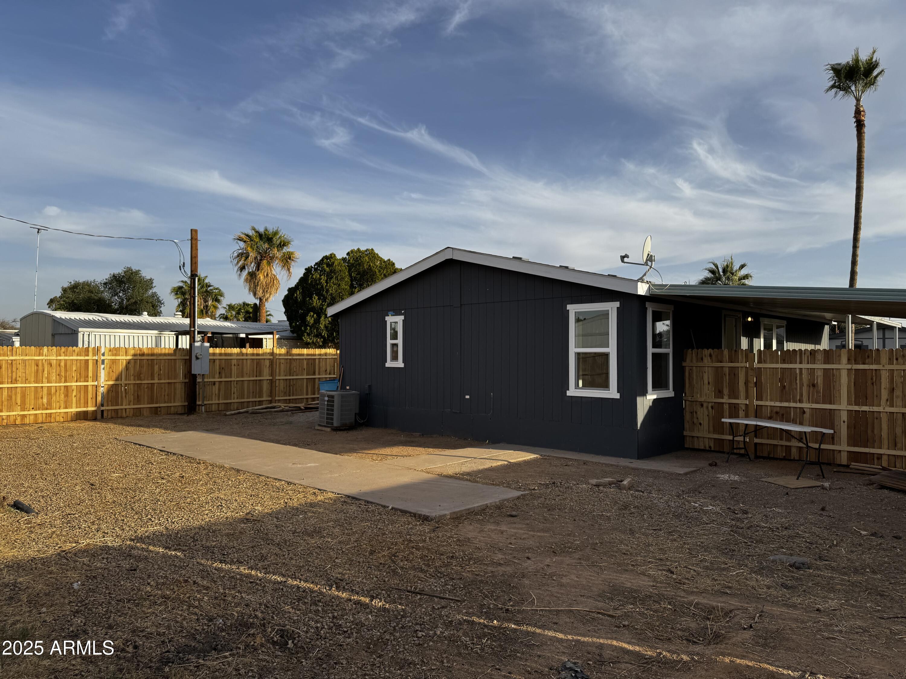 2034 E CHARLESTON Avenue