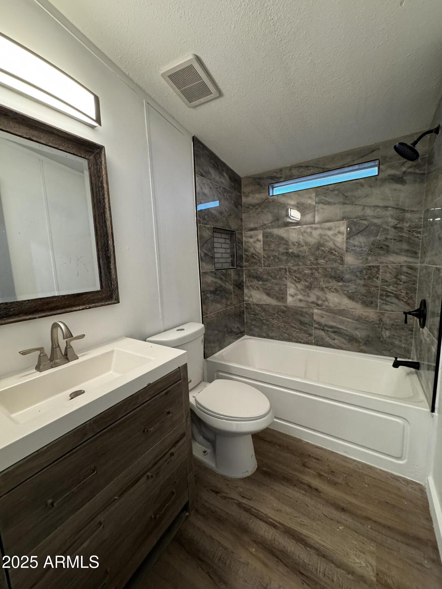 2034 E CHARLESTON Avenue