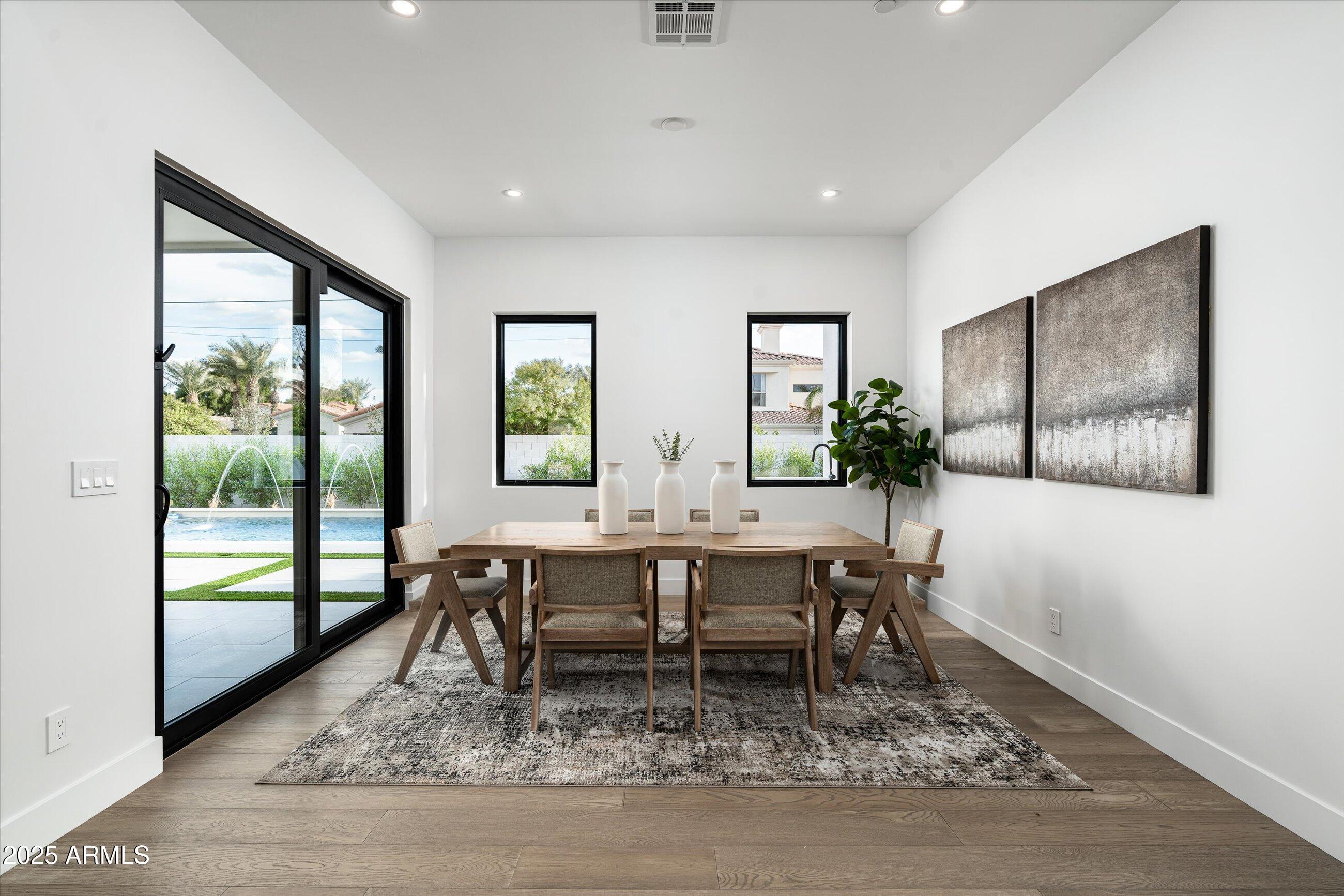 109 E HAYWARD Avenue