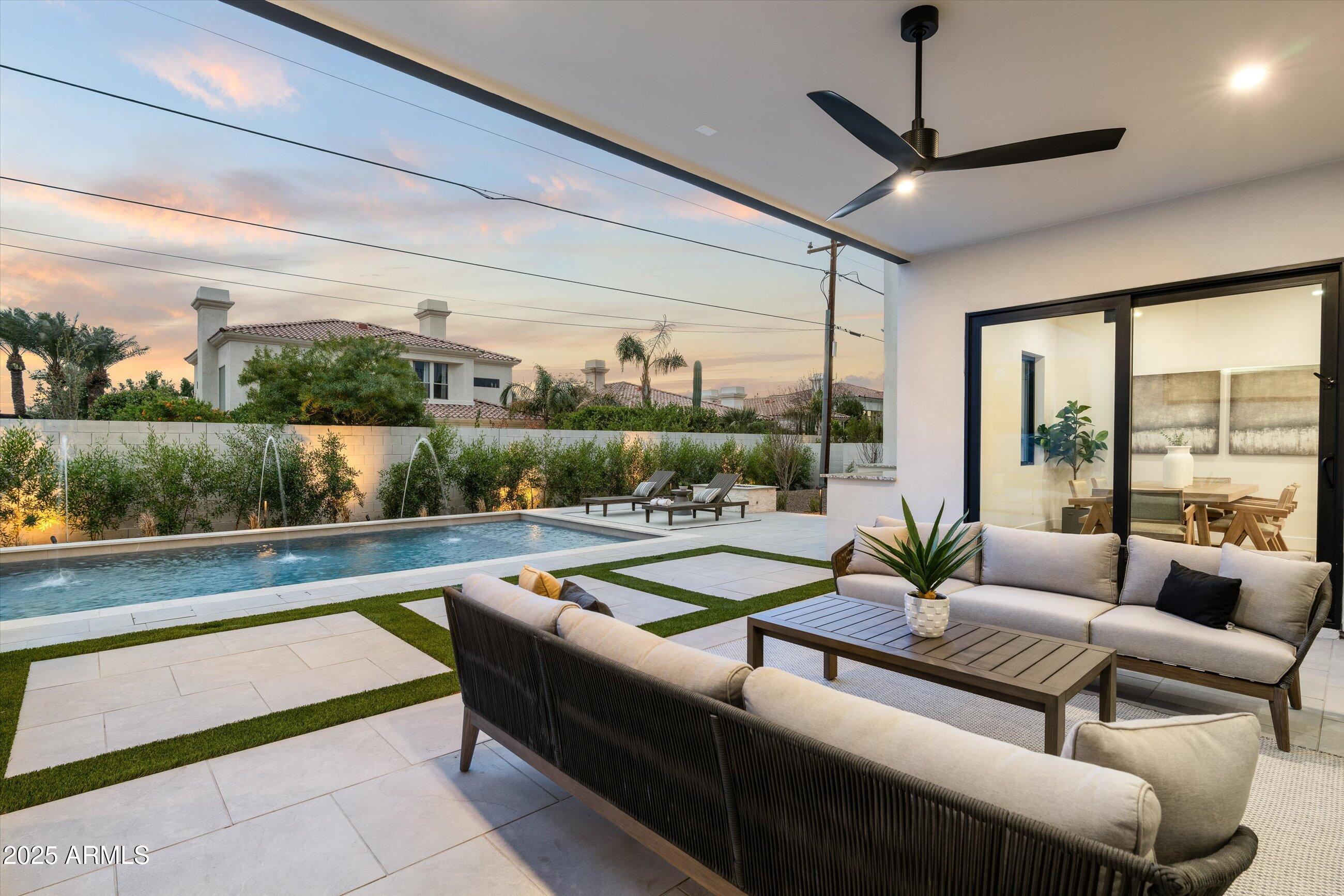 109 E HAYWARD Avenue