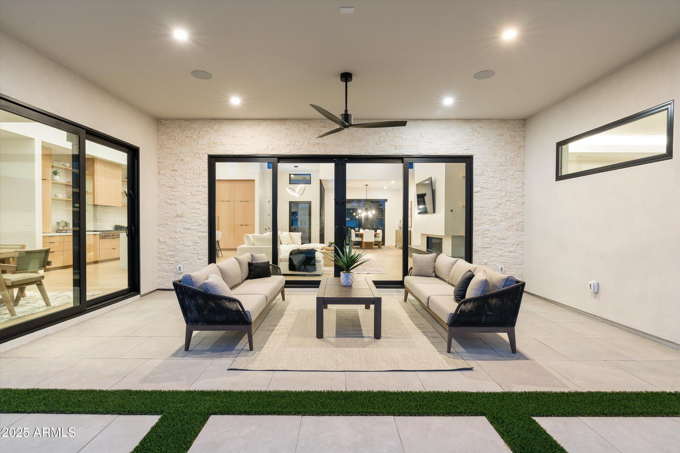 109 E HAYWARD Avenue