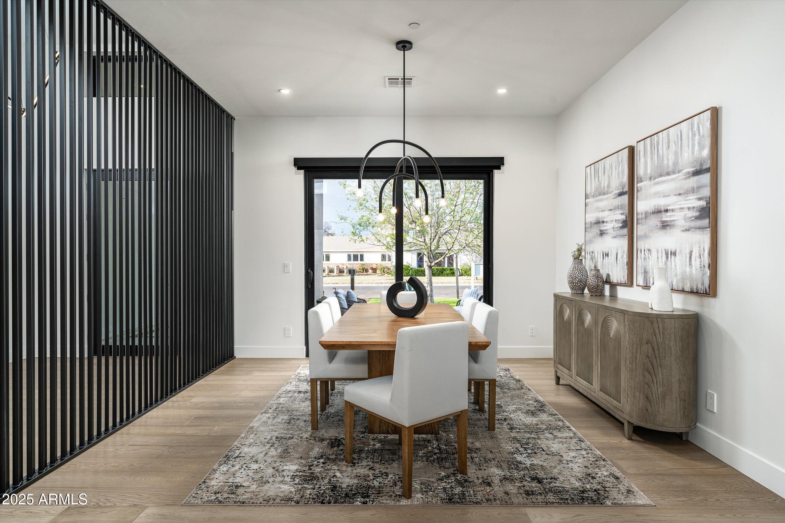 109 E HAYWARD Avenue