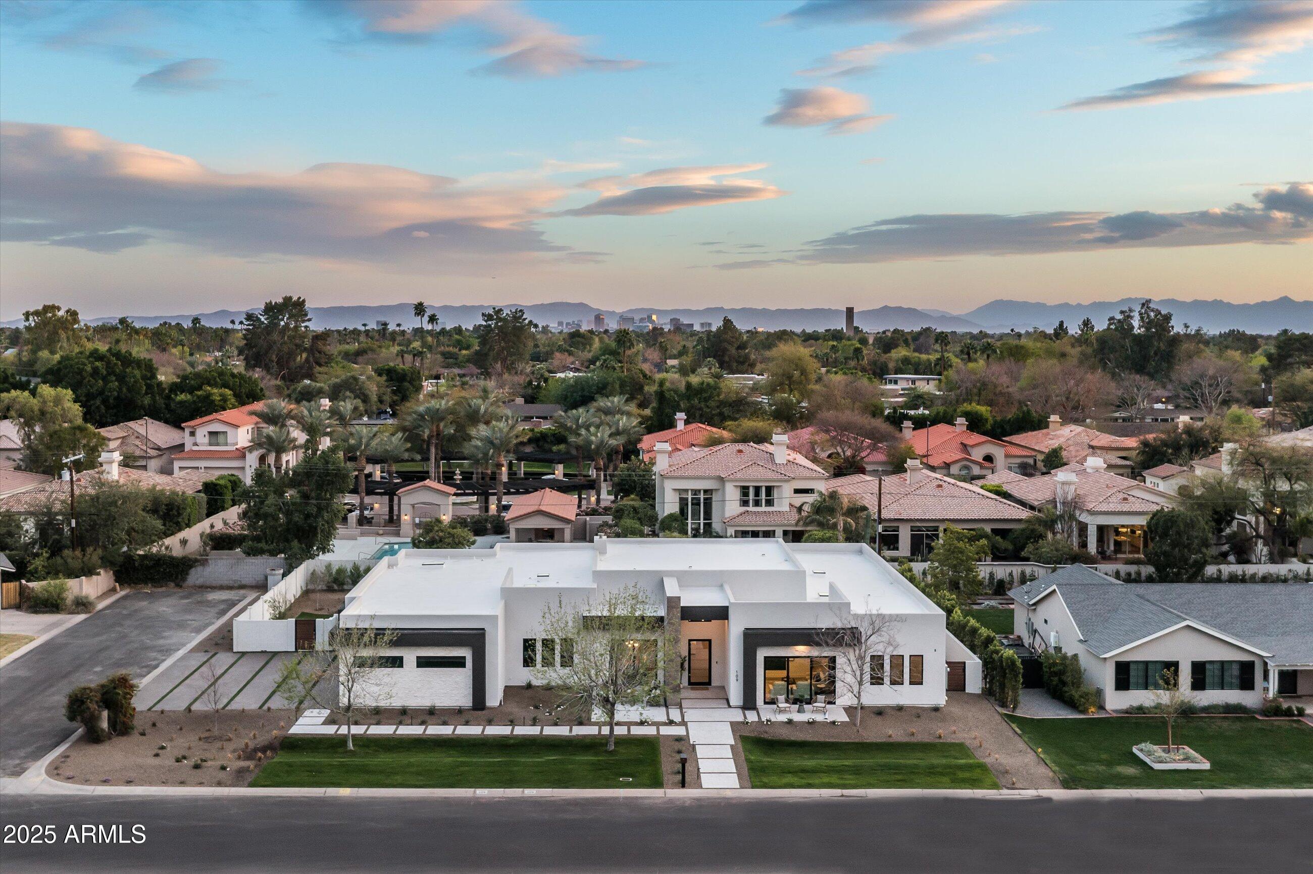 109 E HAYWARD Avenue