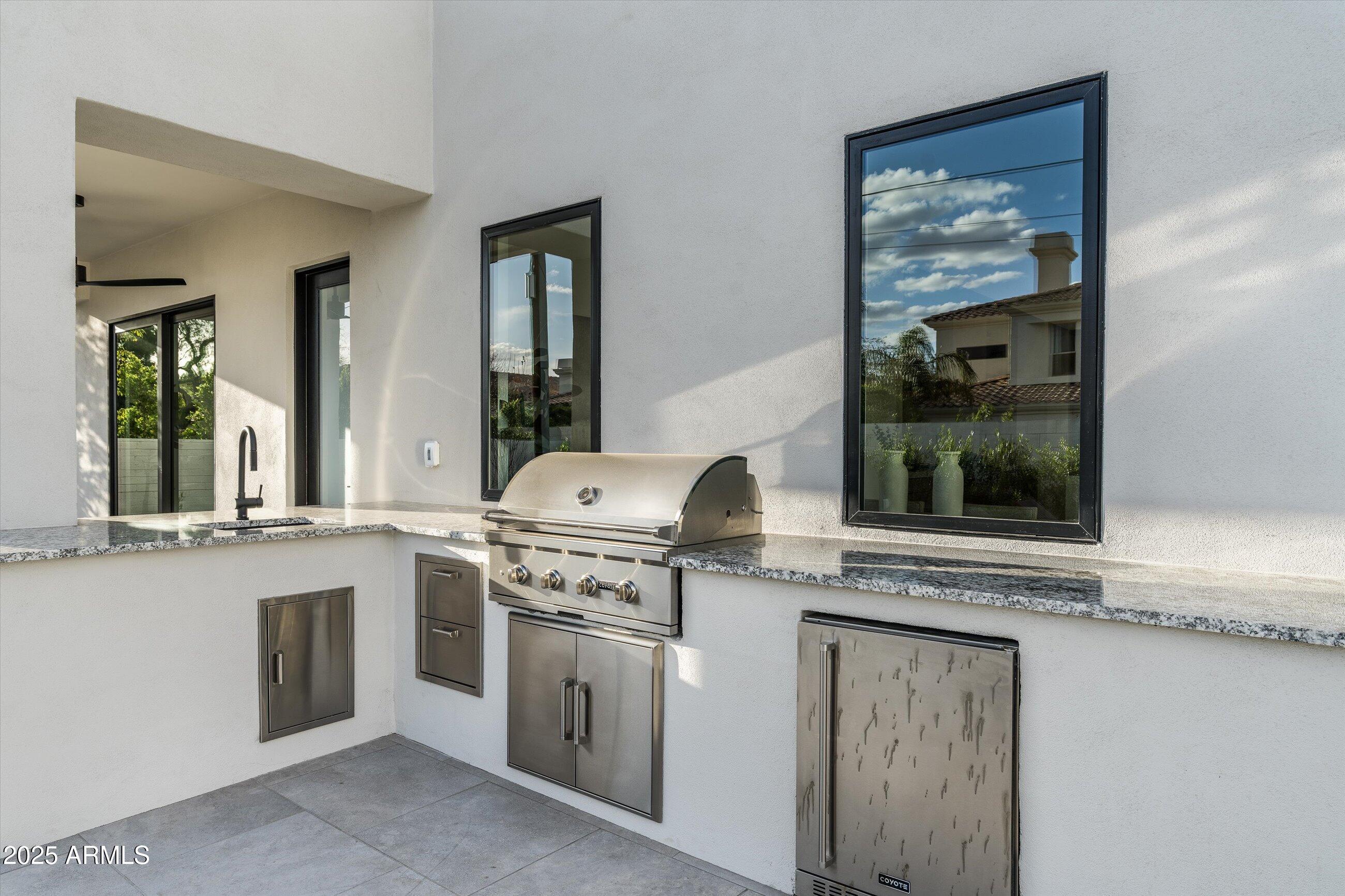 109 E HAYWARD Avenue