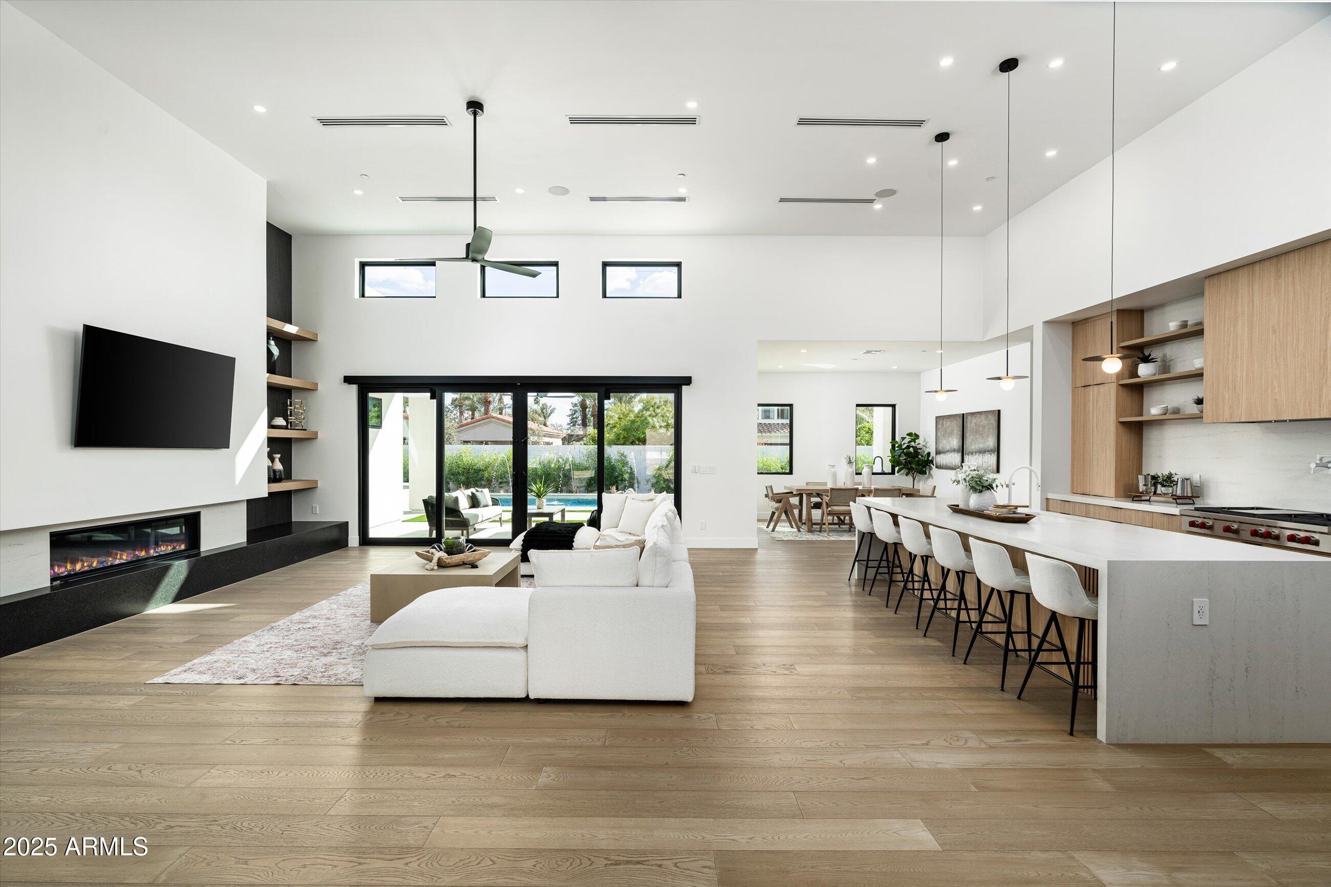 109 E HAYWARD Avenue