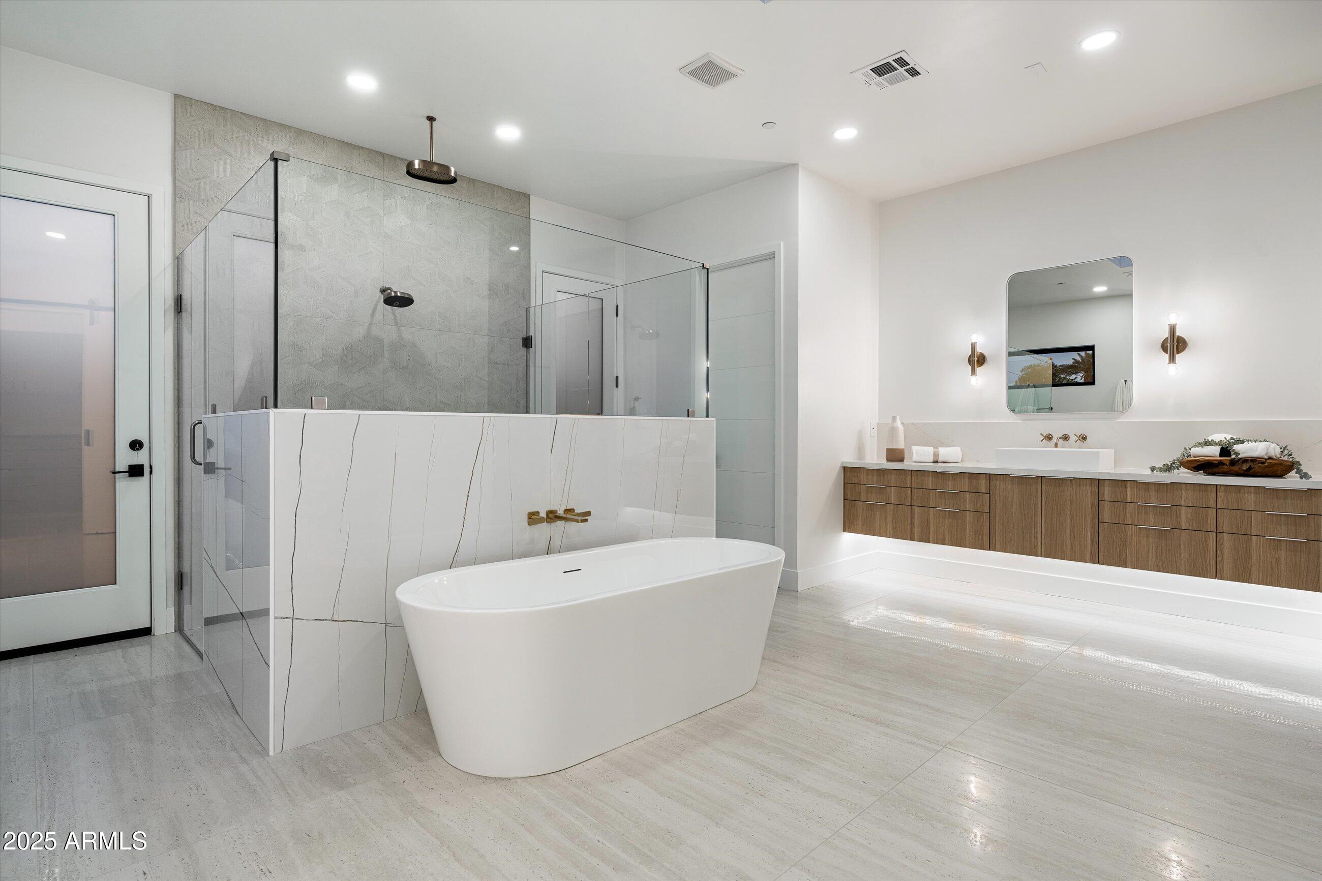 109 E HAYWARD Avenue