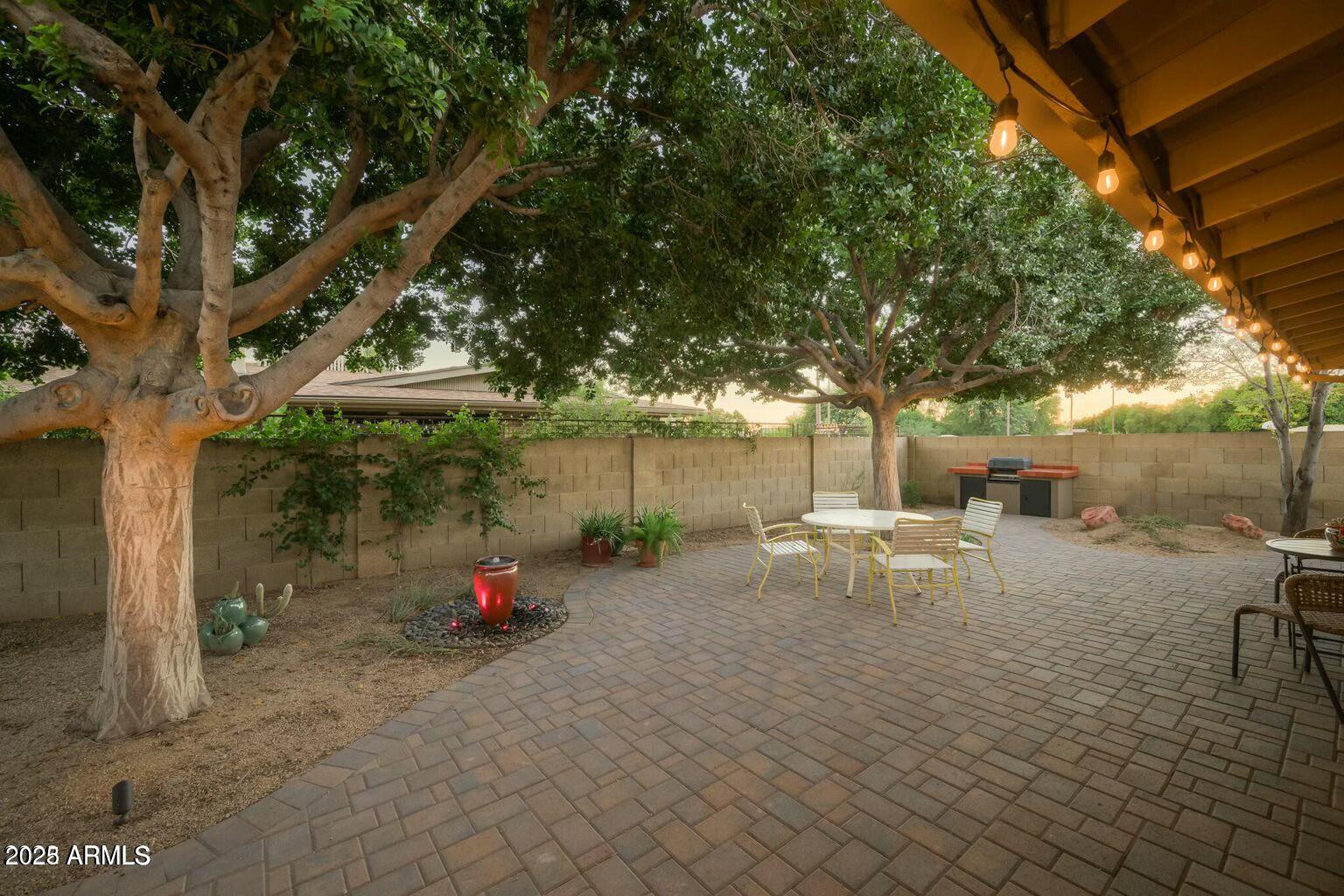 1041 E ORANGEWOOD Avenue