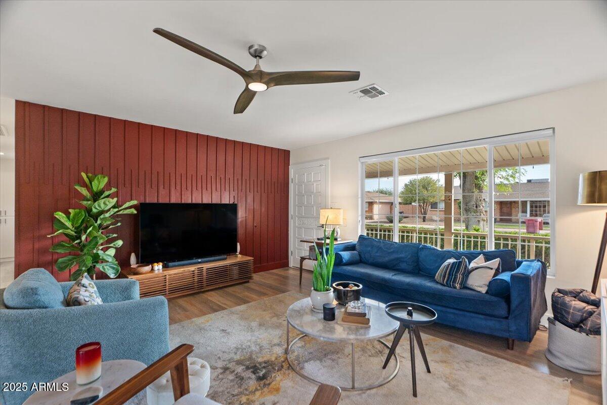 7254 E VERNON Avenue