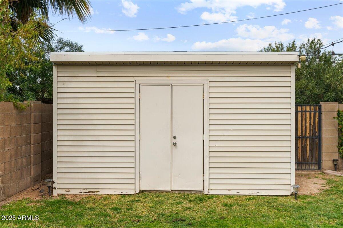 7254 E VERNON Avenue