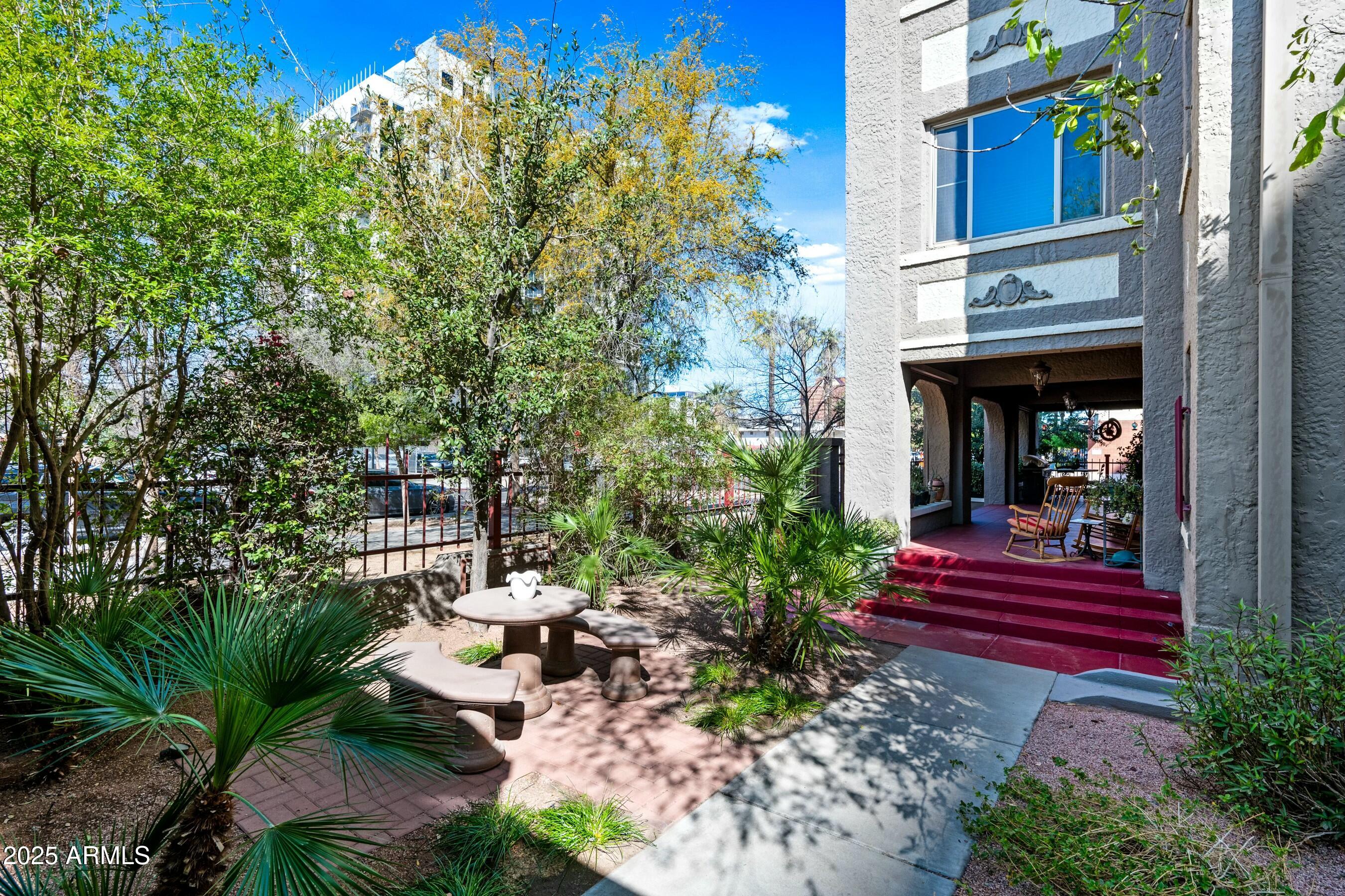 387 N 2ND Avenue # E2