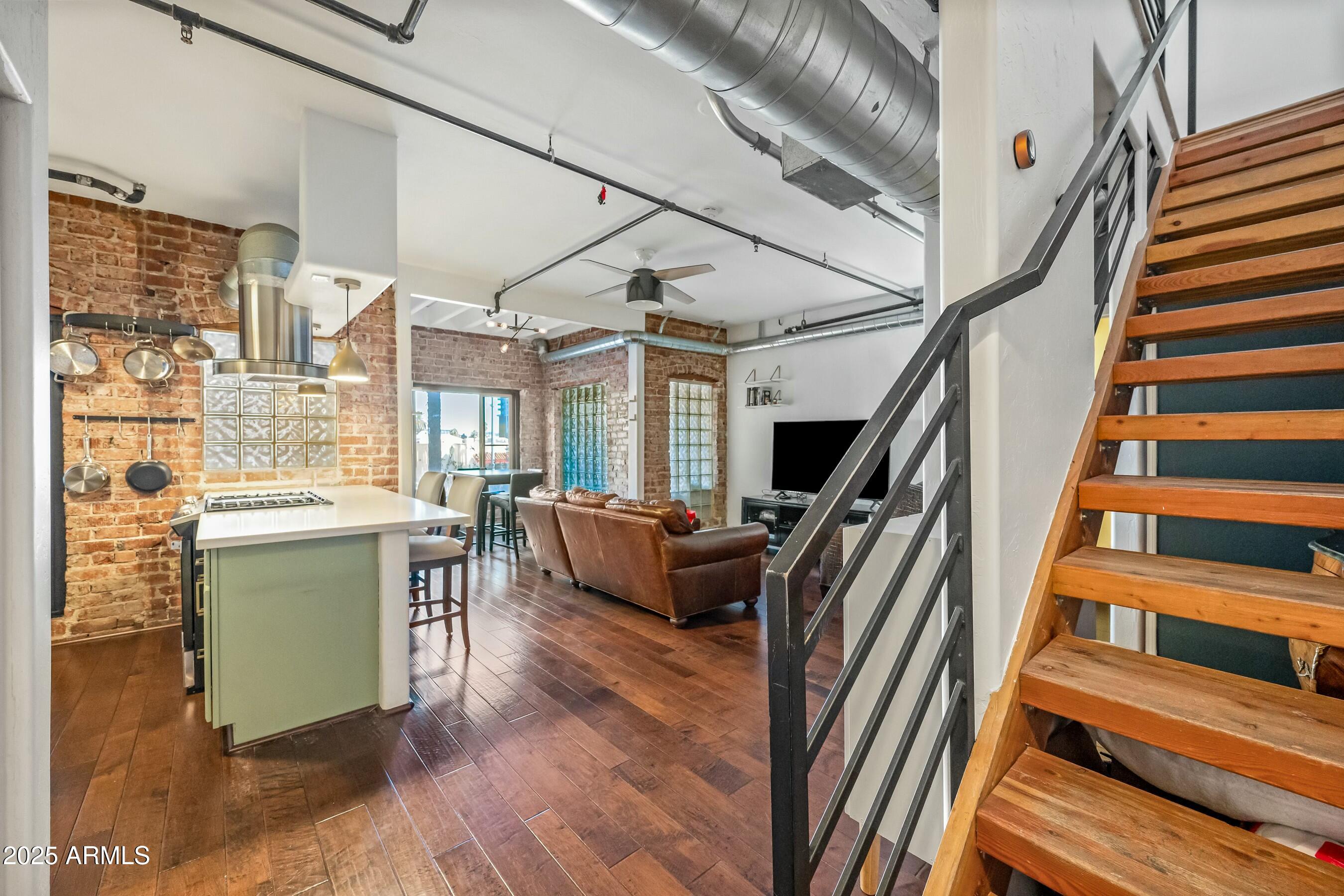 387 N 2ND Avenue # E2