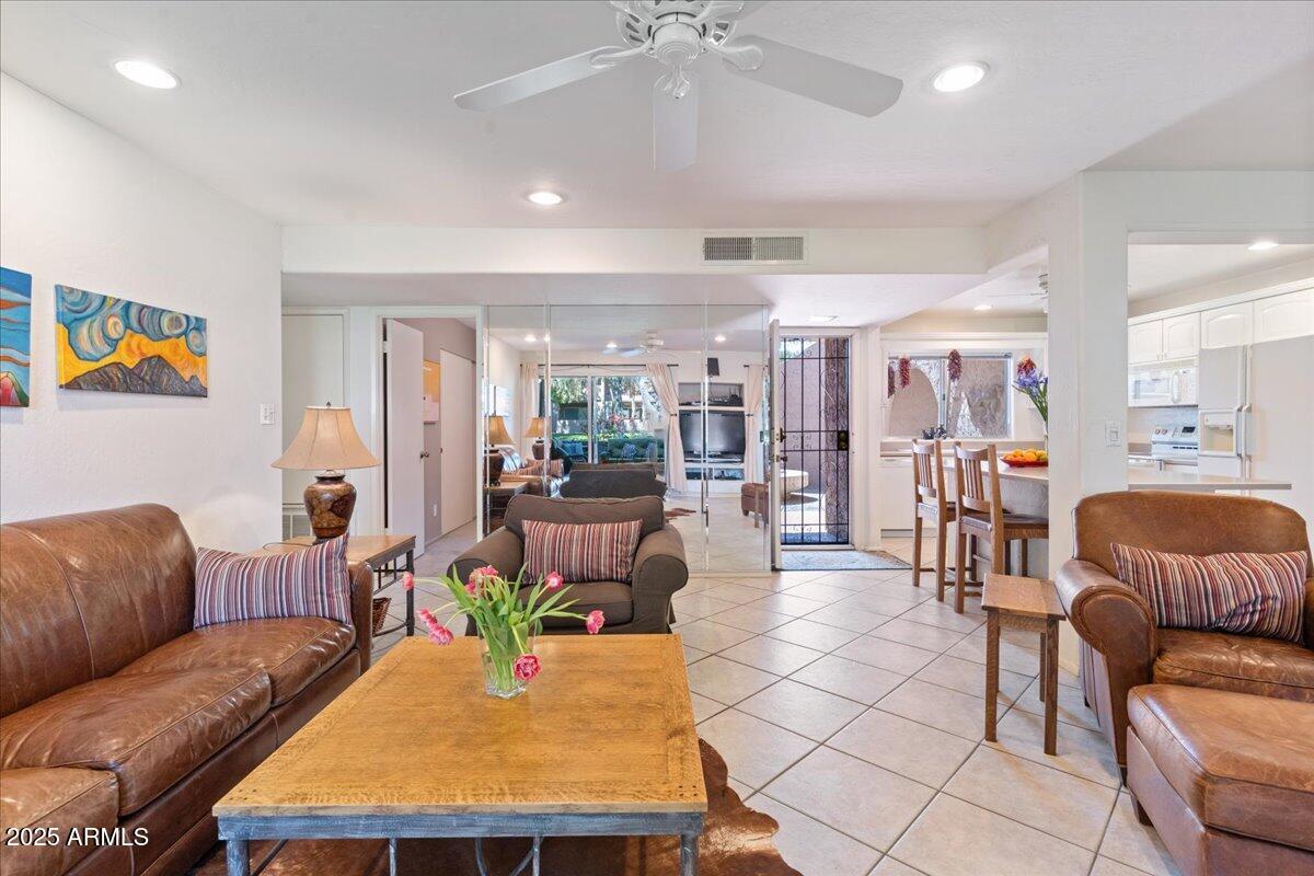 7312 N VIA CAMELLO DEL NORTE Street, 95