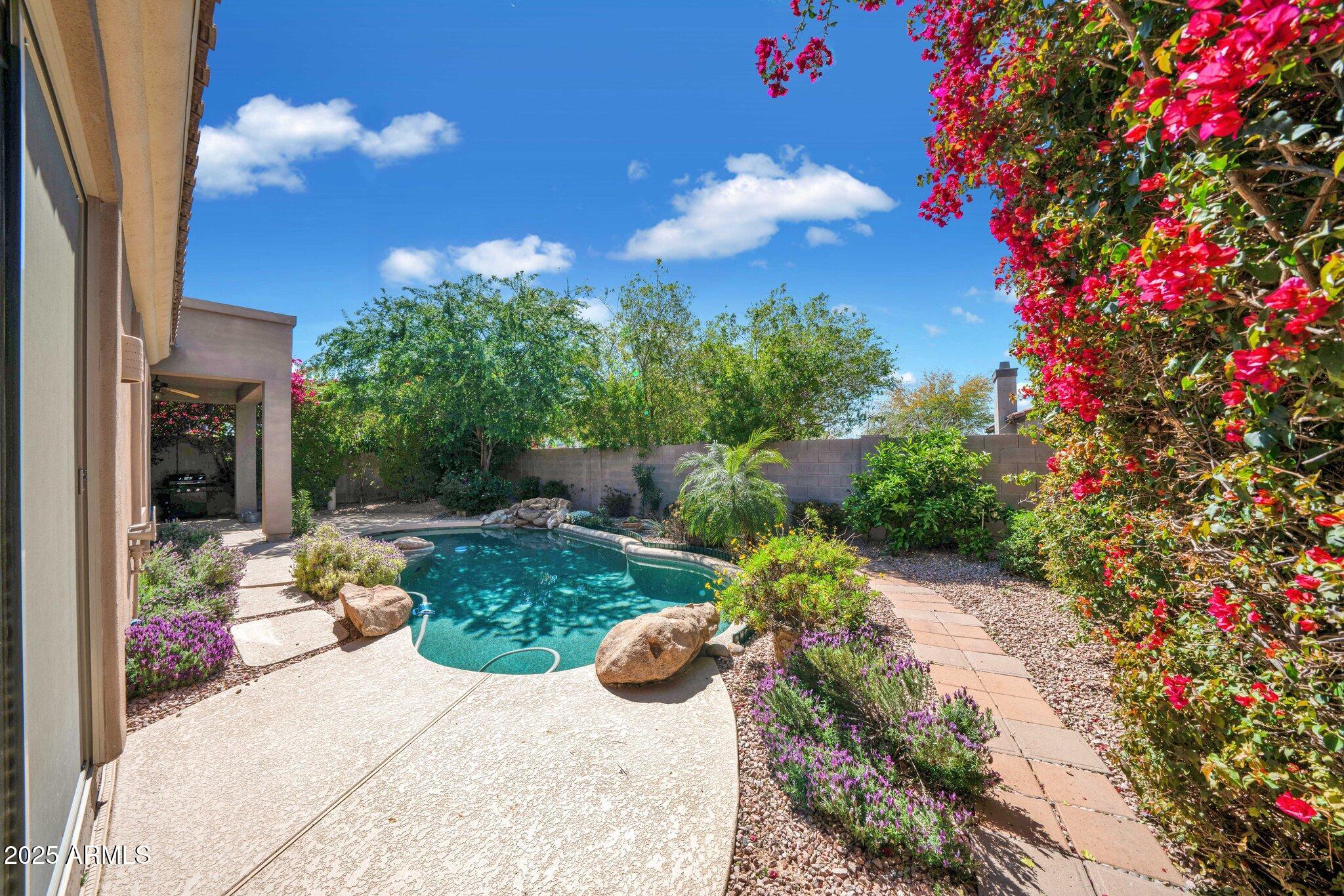 7507 E DE LA O Road