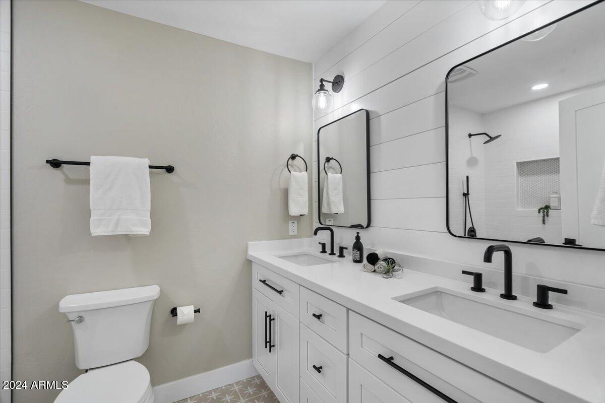 8201 E CYPRESS Street