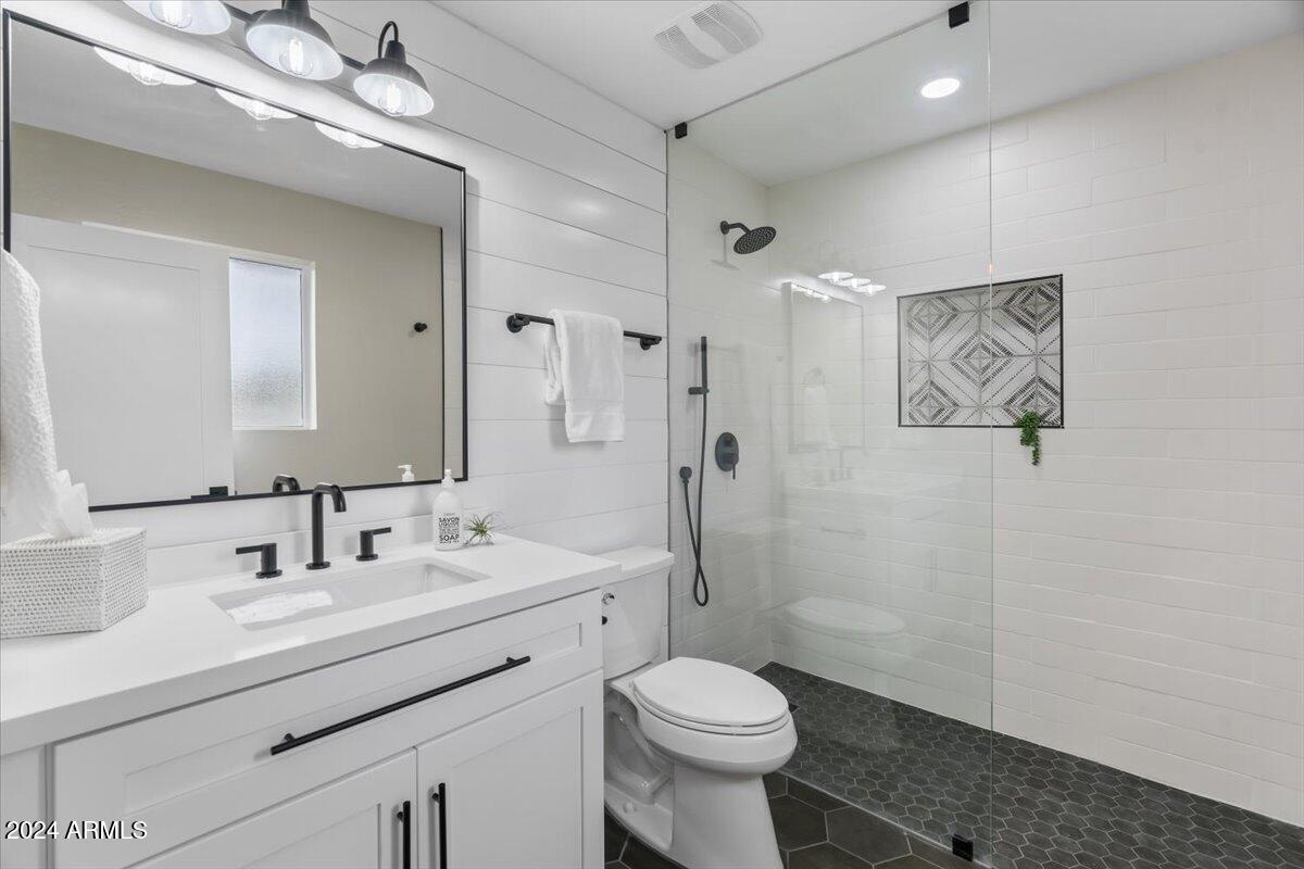 8201 E CYPRESS Street