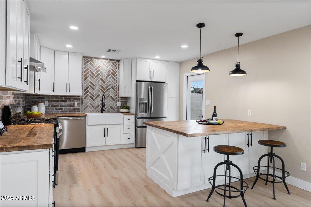 8201 E CYPRESS Street