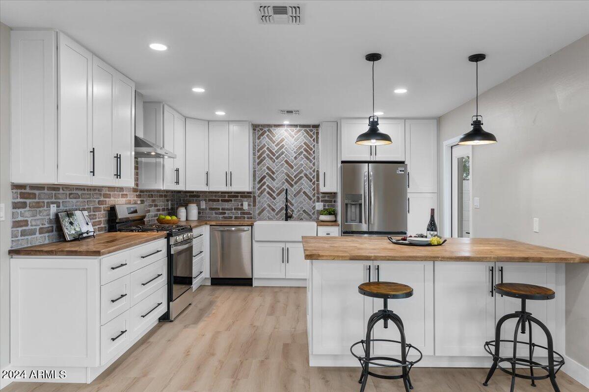 8201 E CYPRESS Street