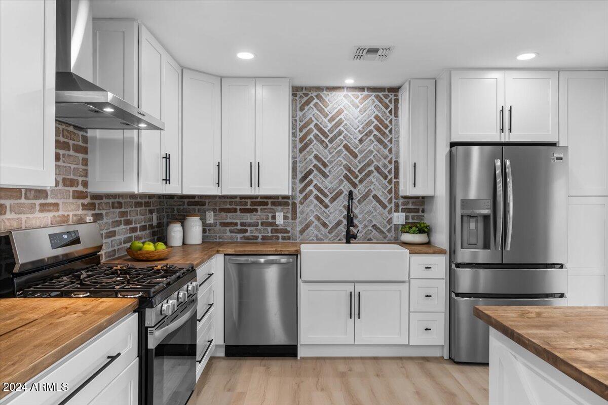 8201 E CYPRESS Street