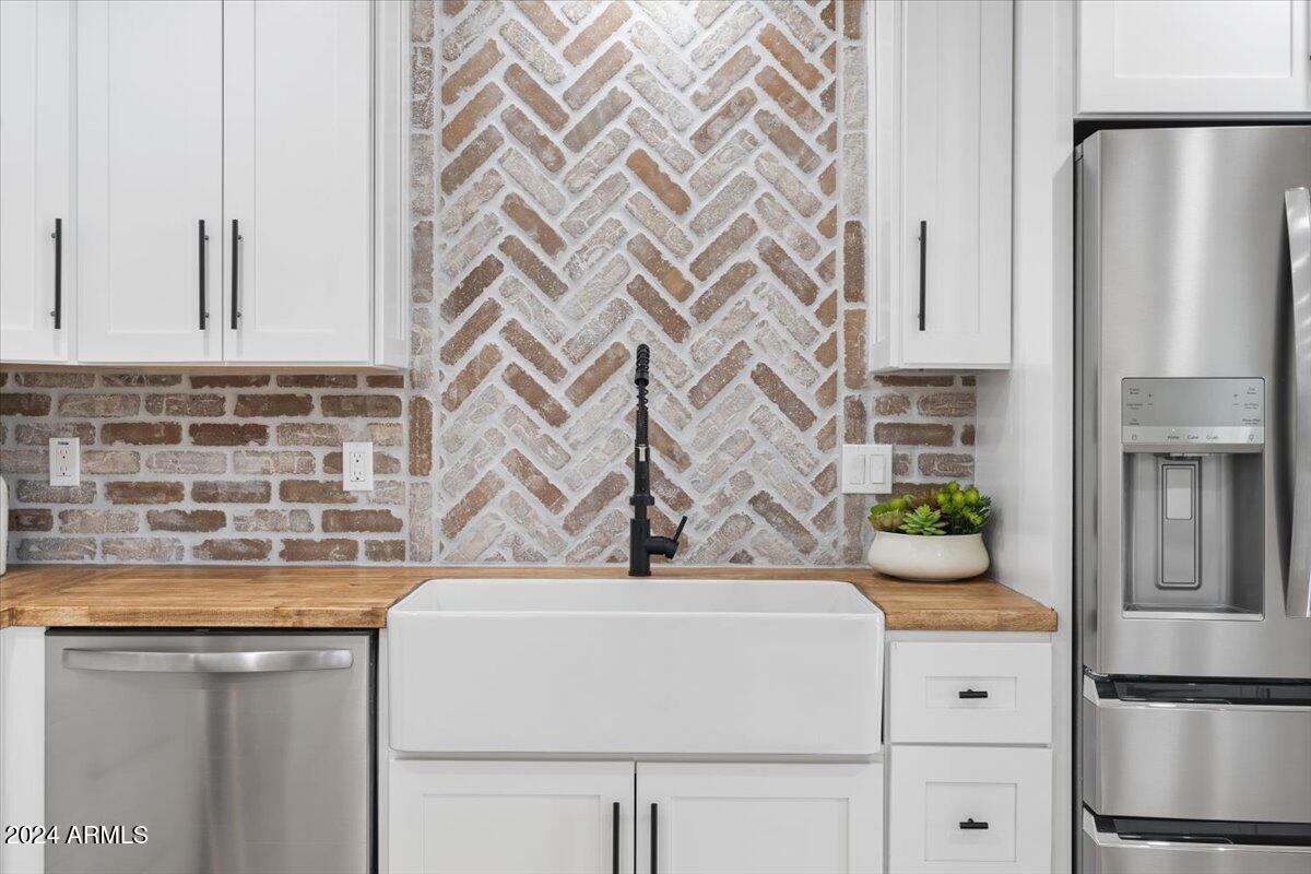 8201 E CYPRESS Street