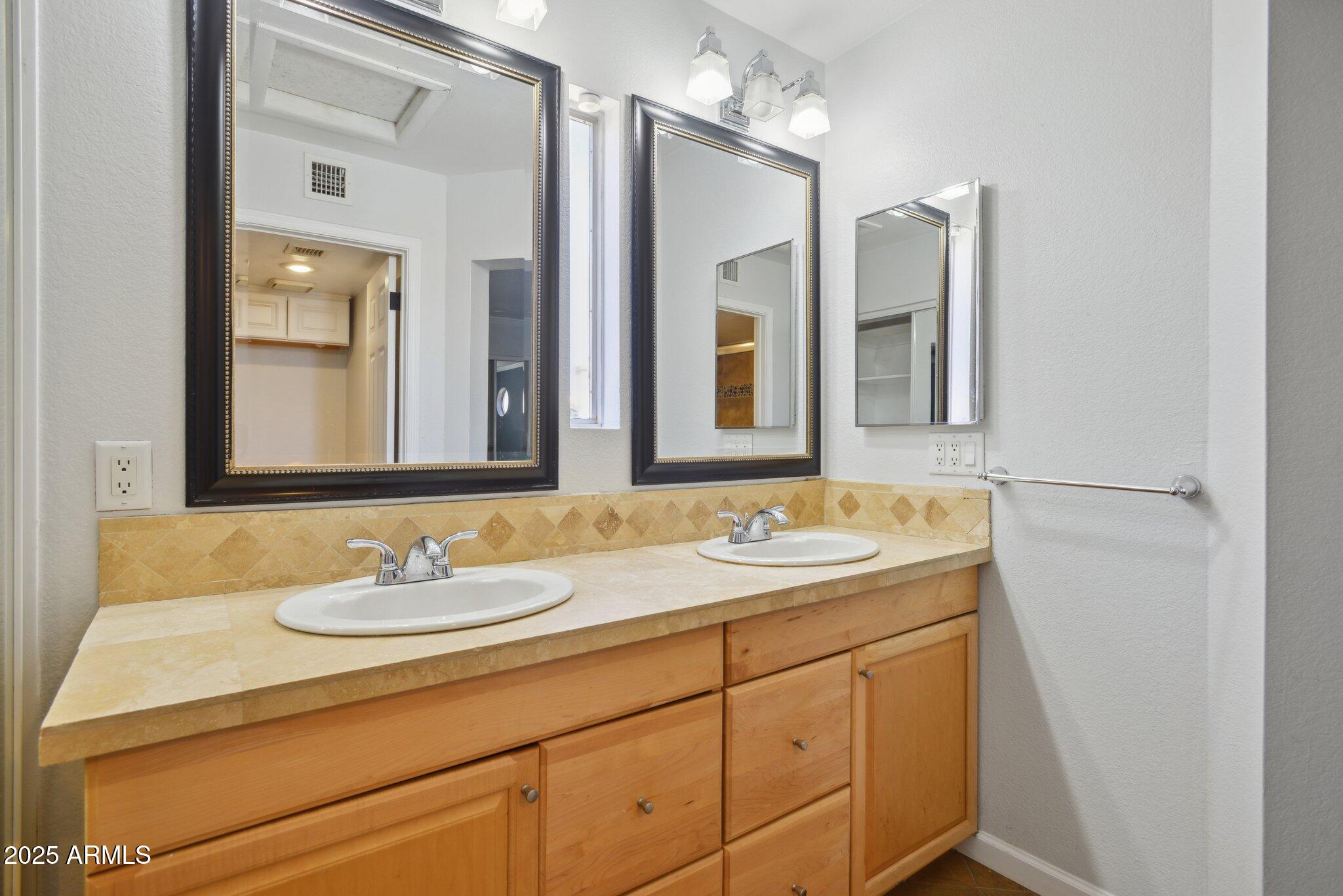 4072 E MOUNTAIN VISTA Drive